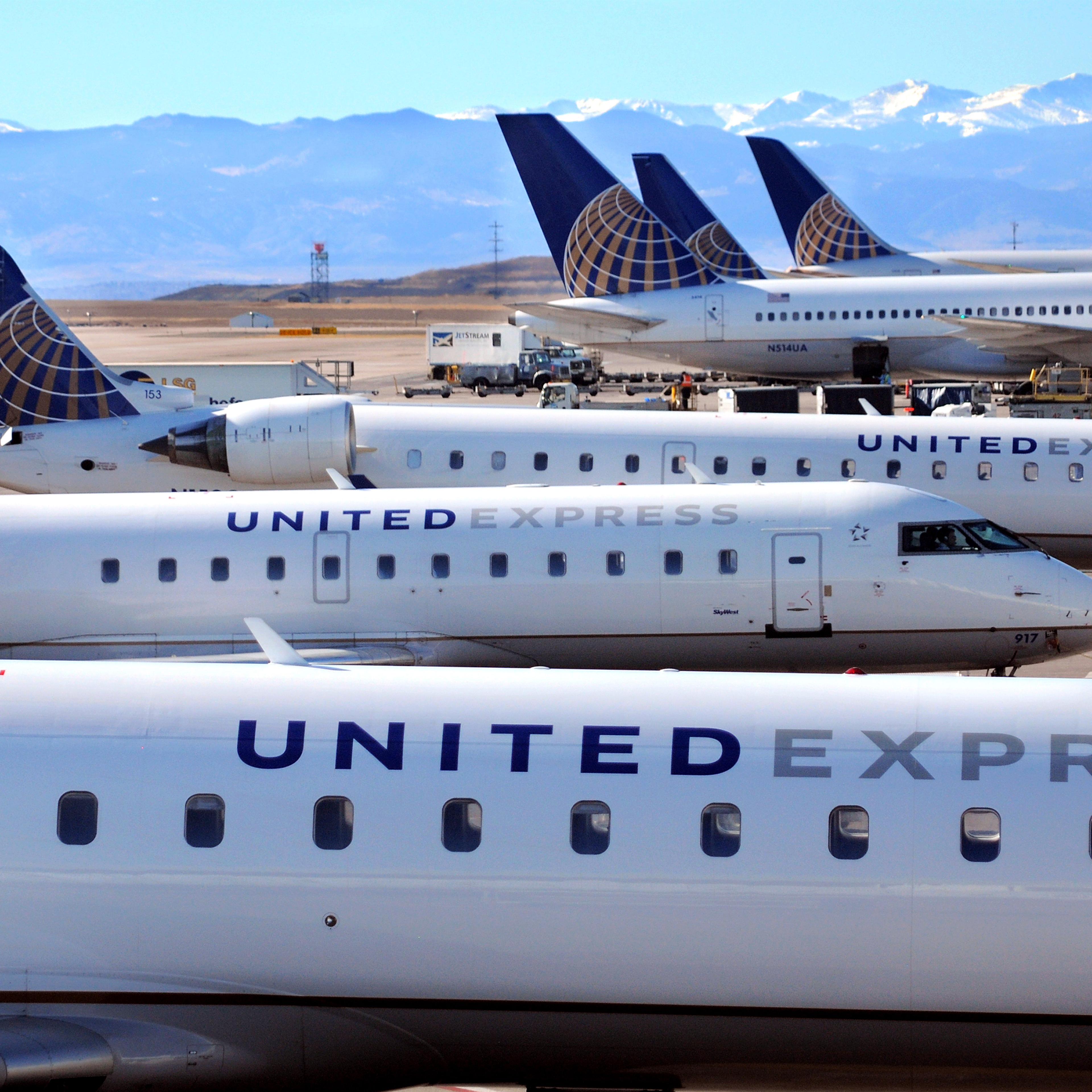 United Express passenger jets