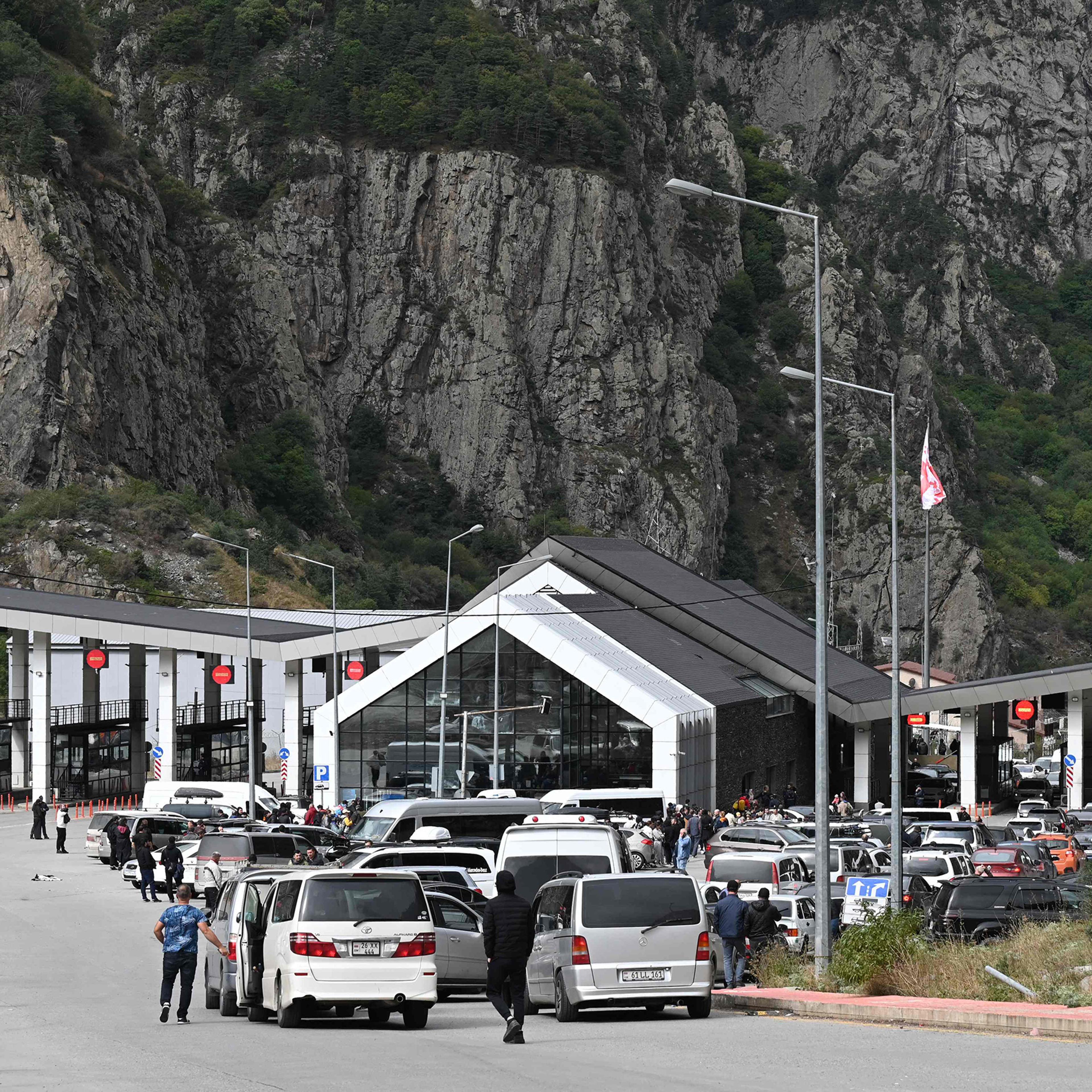 A general view of the Georgian side of the Verkhni Lars customs checkpoint between Georgia and Russia some 200km outside Tbilisi on Sept. 25. Russian authorities acknowledged a "significant" influx of cars trying to cross from Russia into Georgia on Sunday, days after Moscow announced a partial mobilization.