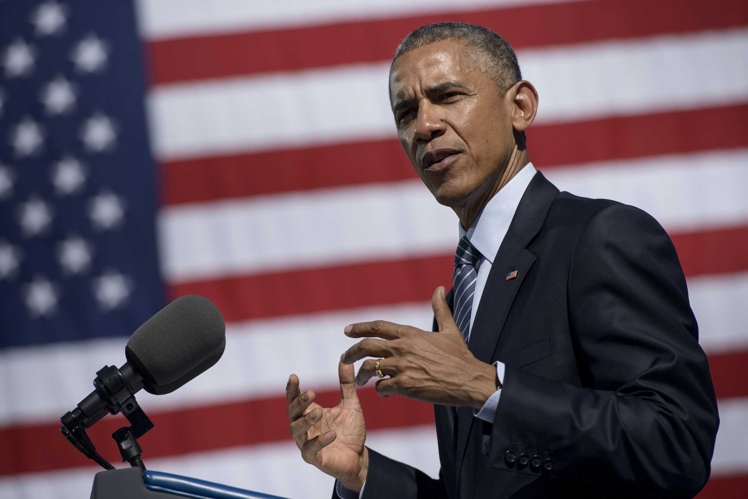 US President Barack Obama speaks about trade policy at Nike Headquarters in Beaverton, Oregon, May 8, 2015 .