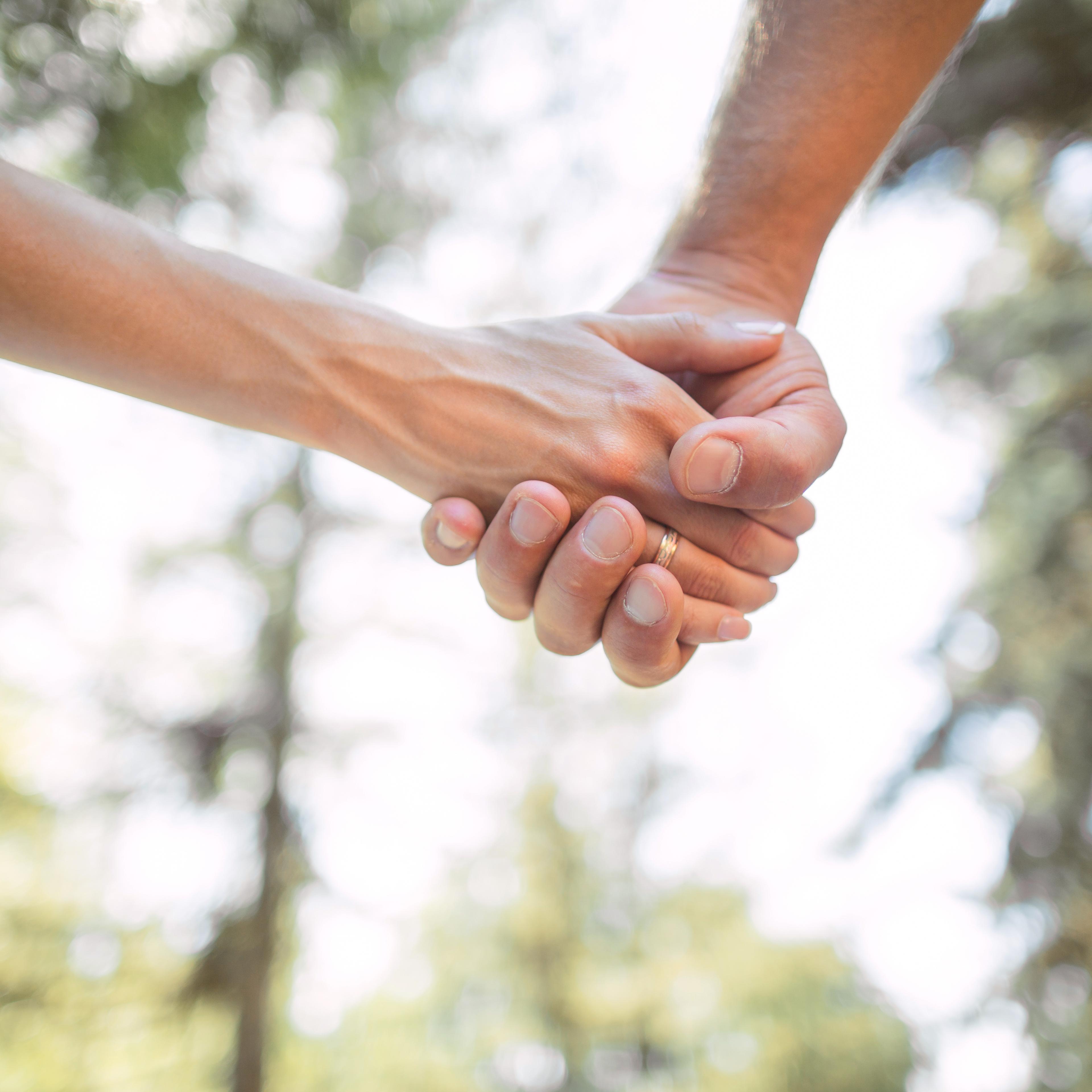 couple-holding-hands-outdoors