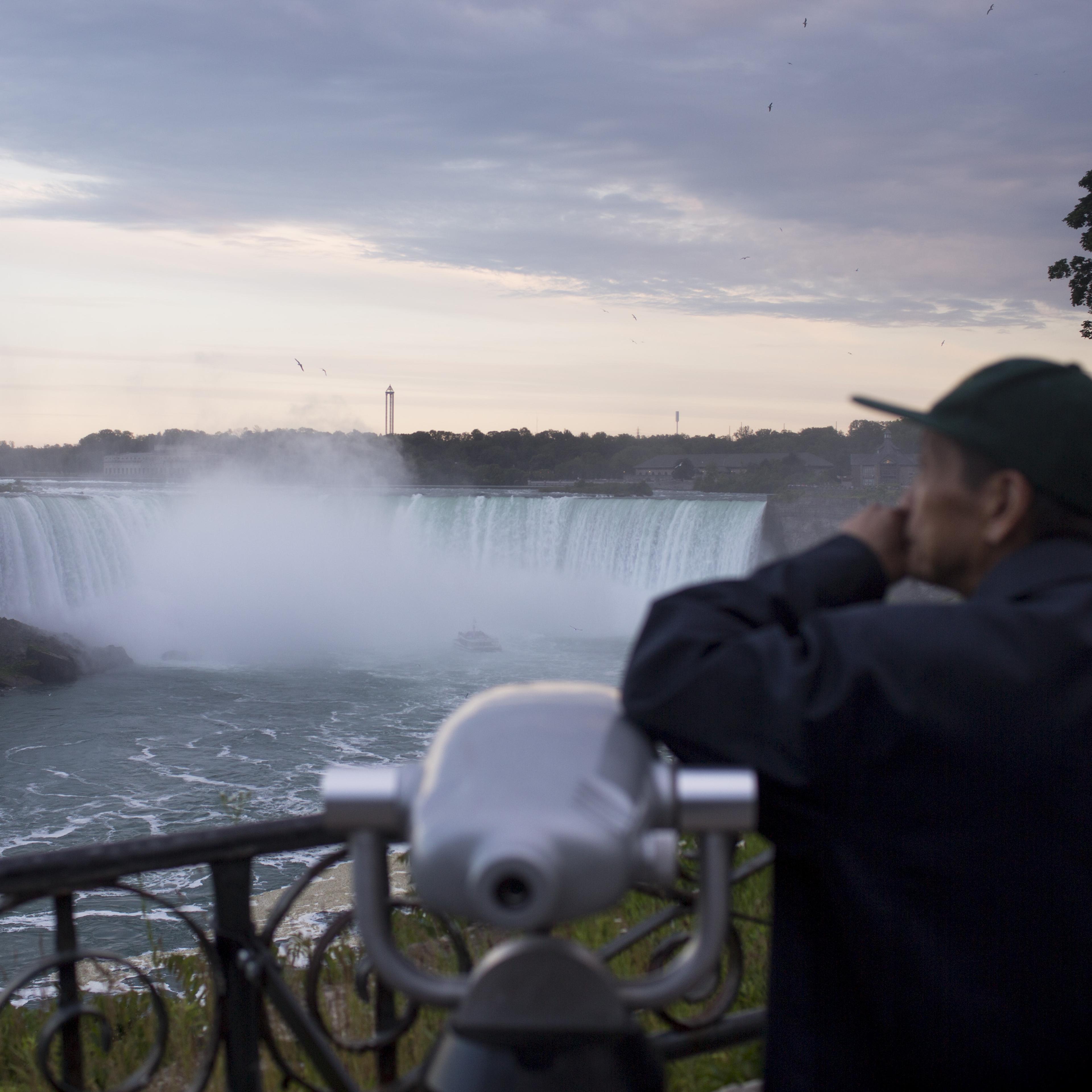 Man survives being swept over Niagara Falls