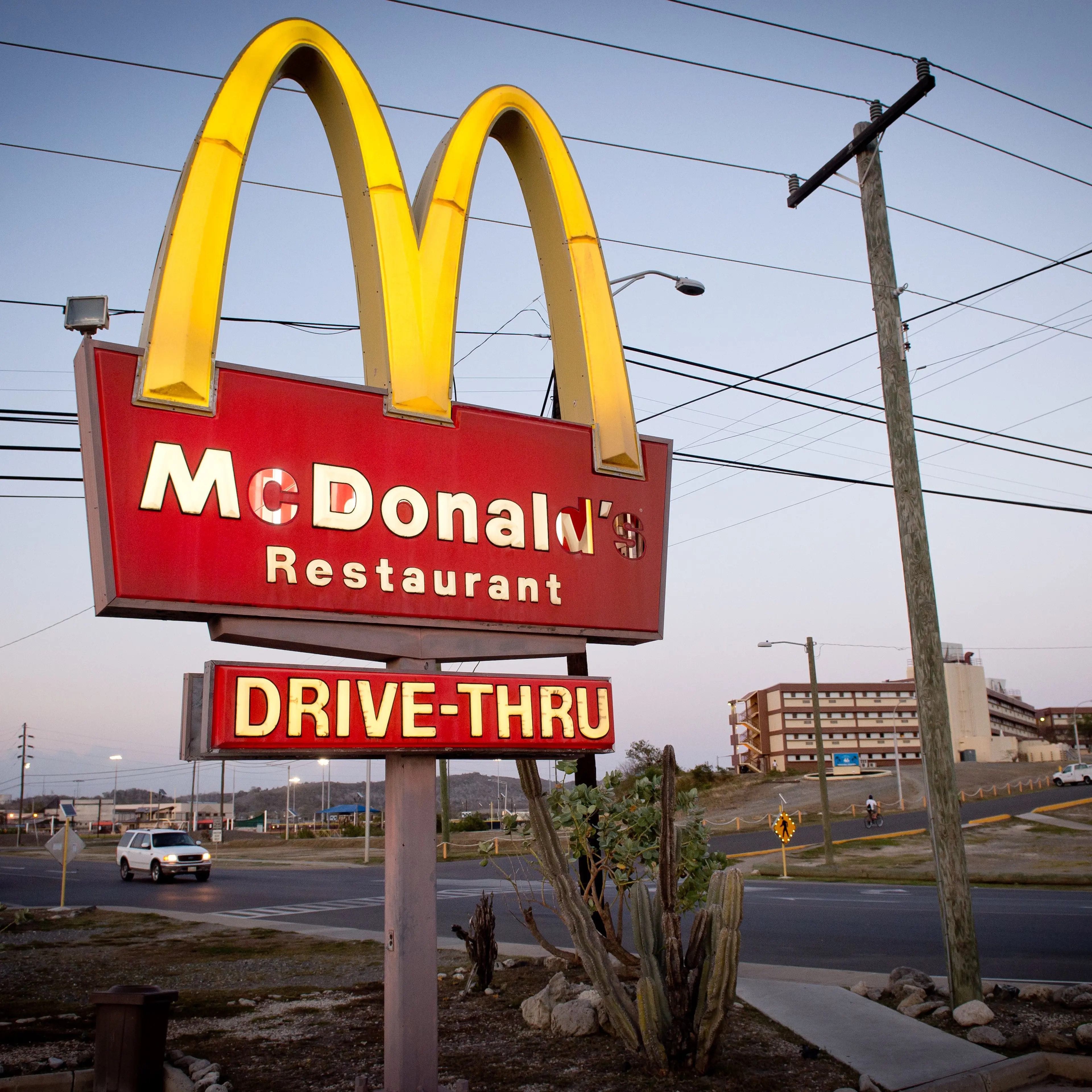 US-GUANTANAMO-MCDONALD'S