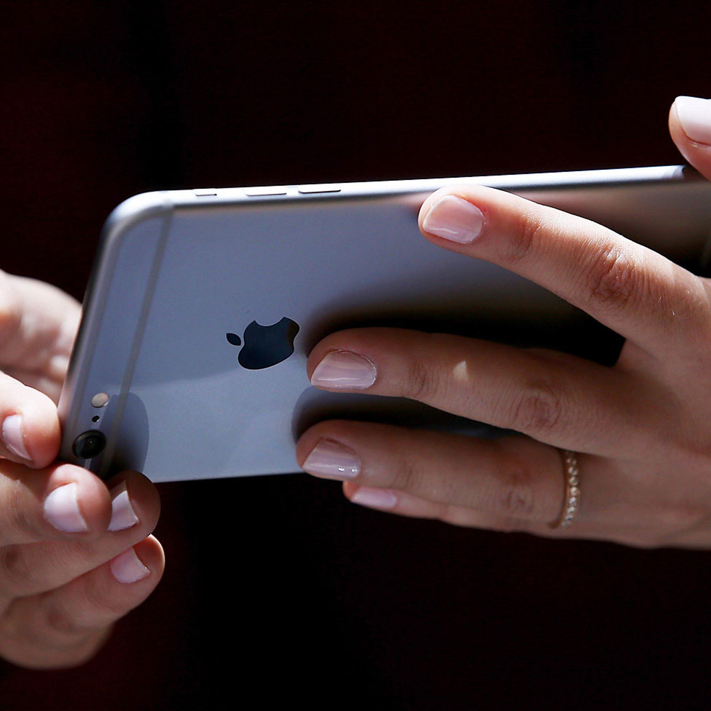 Apple Unveils iPhone 6