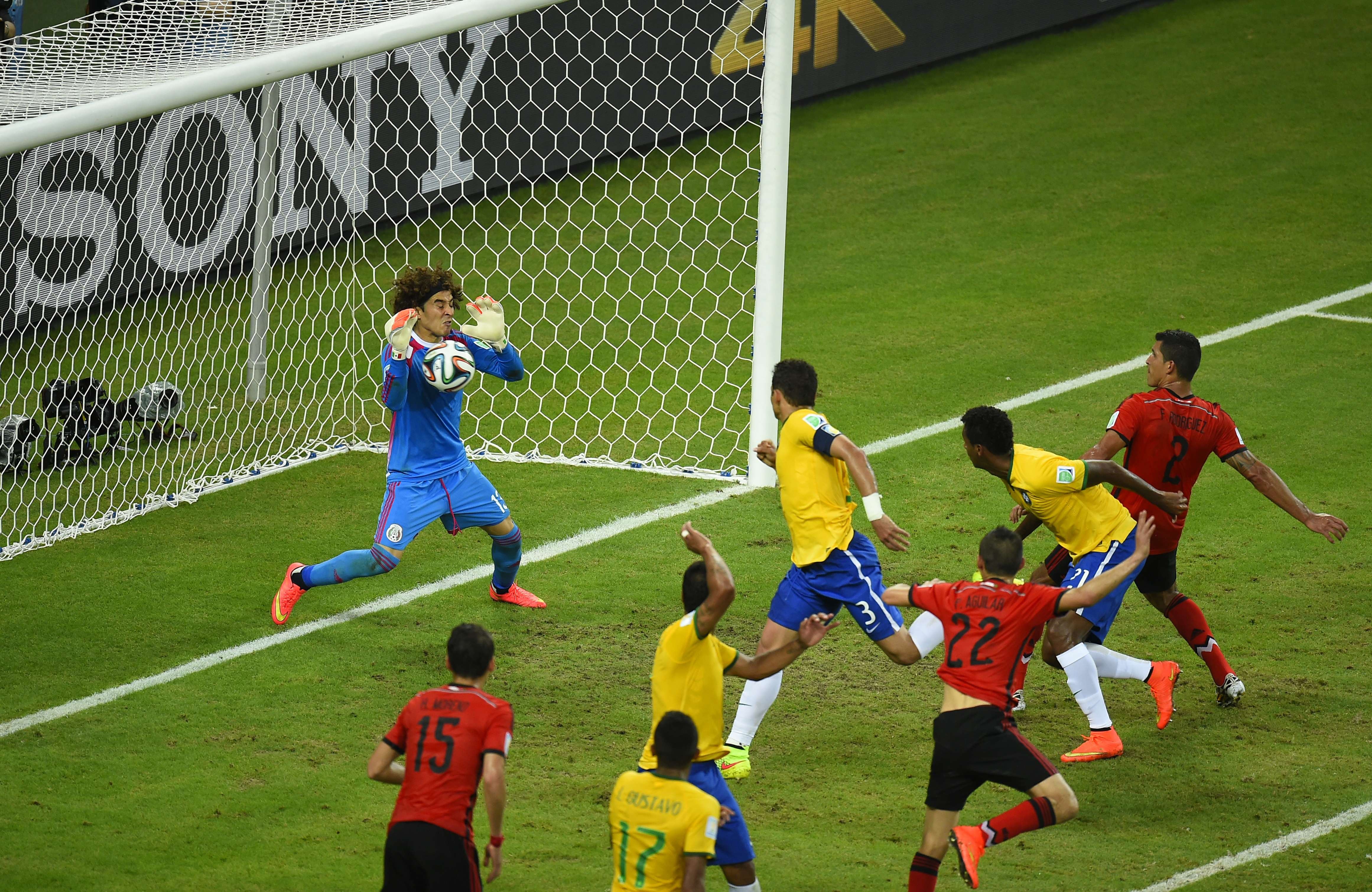 TOPSHOTS-FBL-WC-2014-MATCH17-BRA-MEX