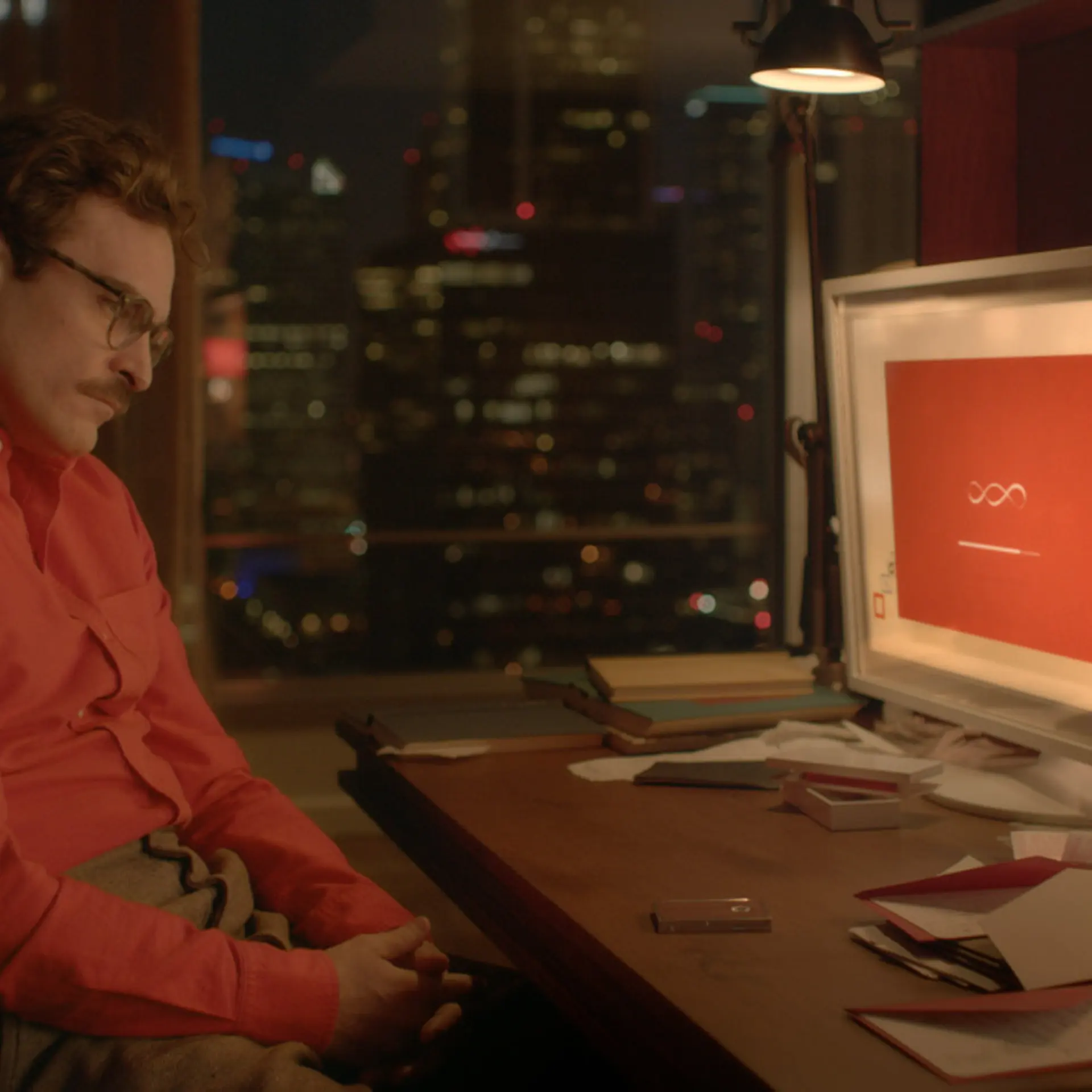Joaquin Phoenix talking to his iOS girlfriend Samantha in Her.