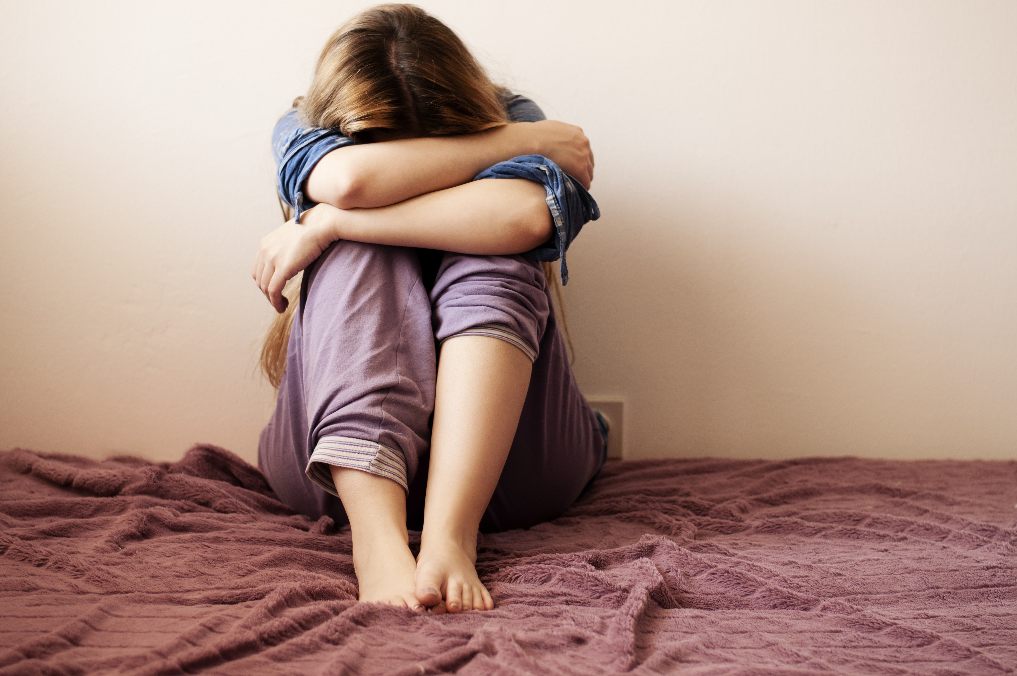woman-sitting-depressed