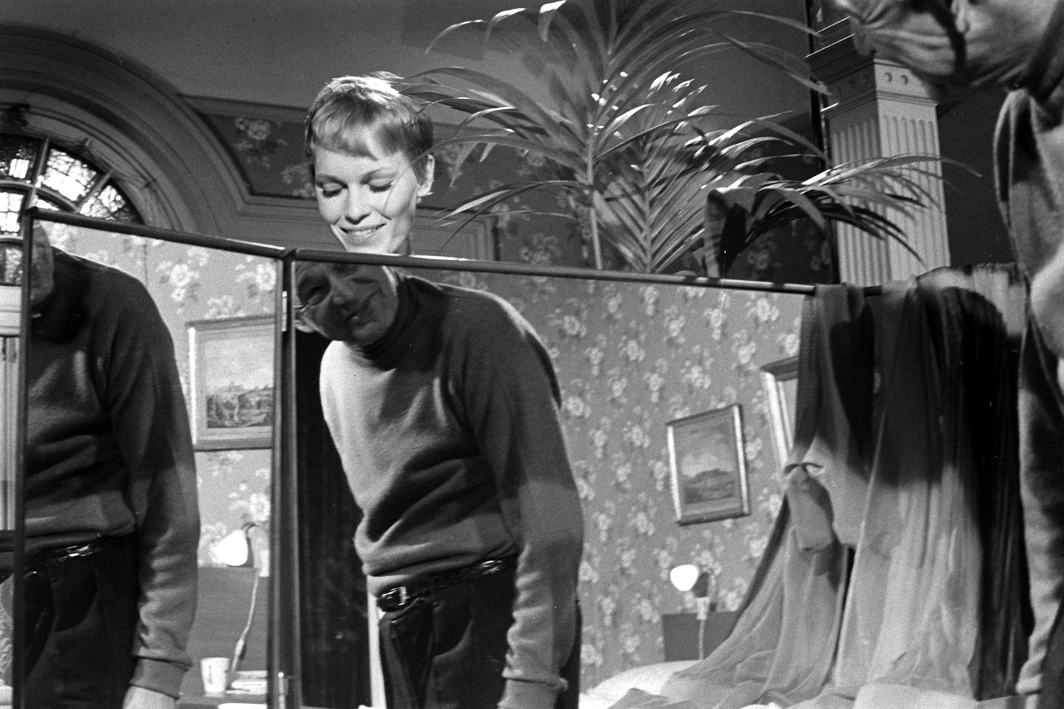 Mia Farrow: Rare and Classic Photos of a Young Actress on the Rise