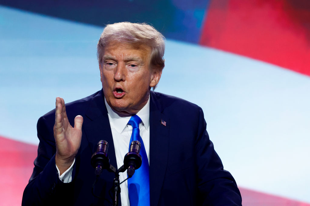 Donald-Trump-on-the-podium