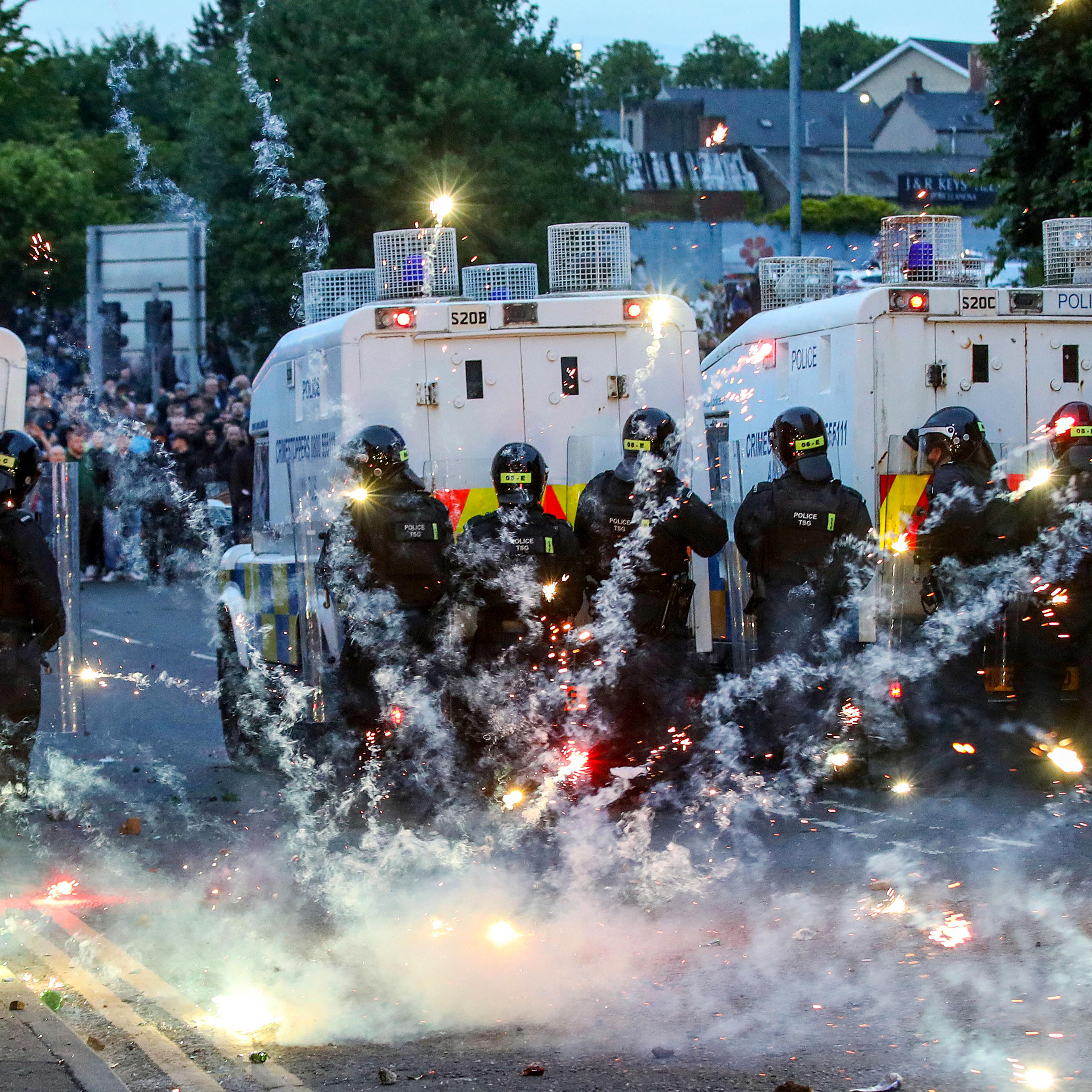TOPSHOT-BRITAIN-NIRELAND-UNREST-RACISM