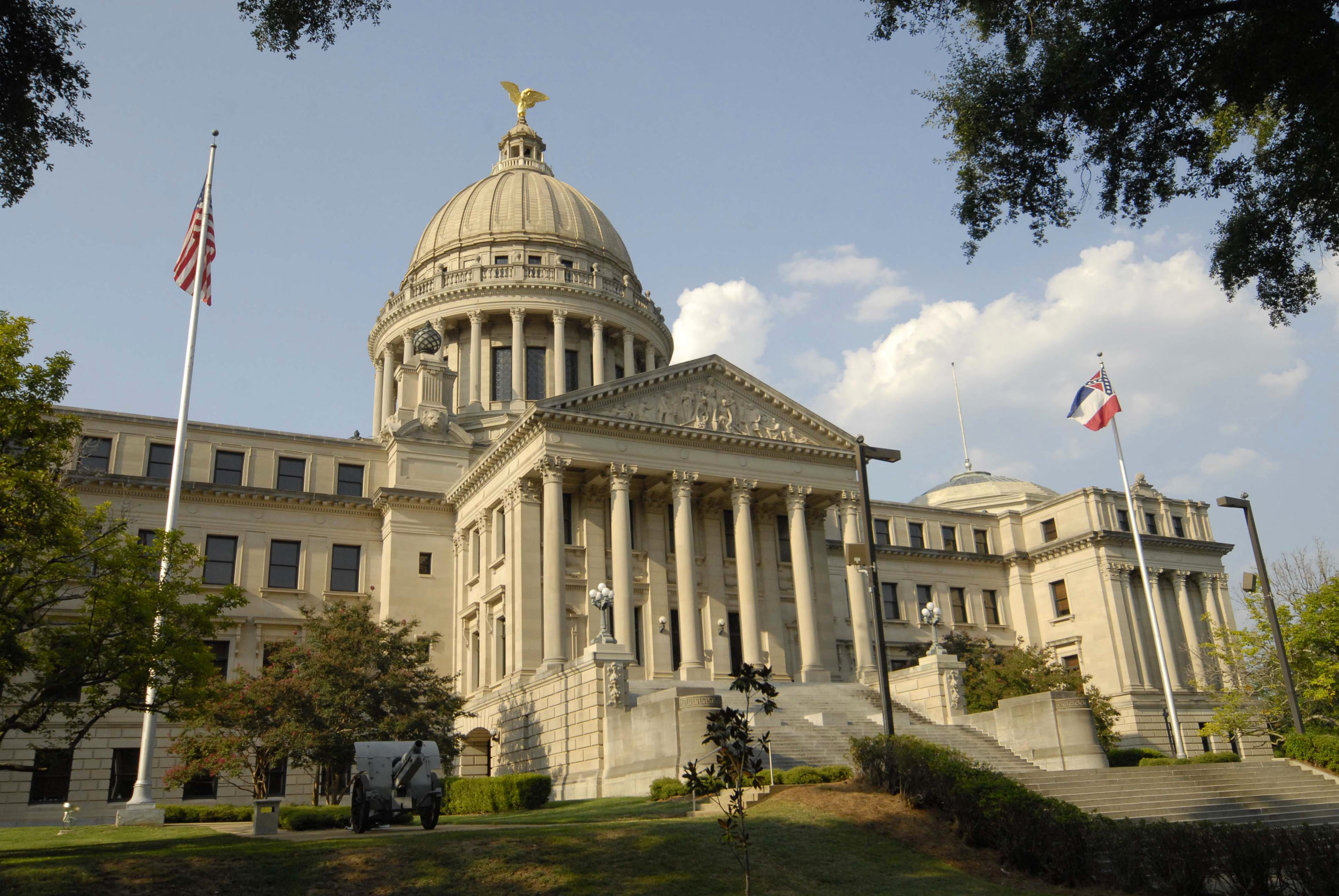 A cannon sits in front of the Mississippi State Capitol buil
