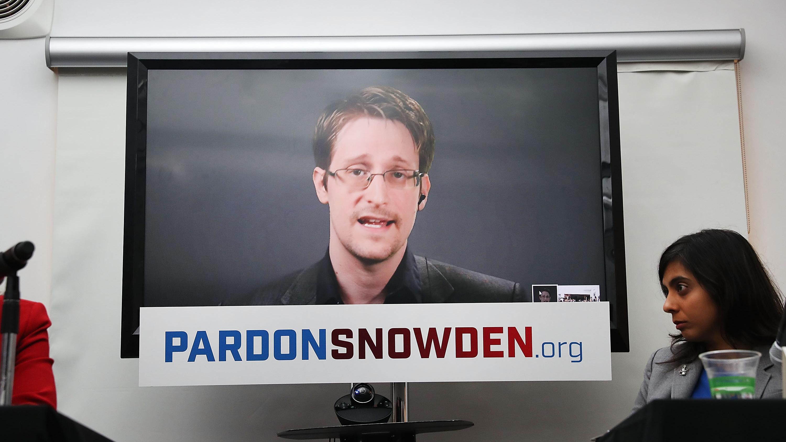 http://time.com/4495221/pardon-edward-snowden social preview image