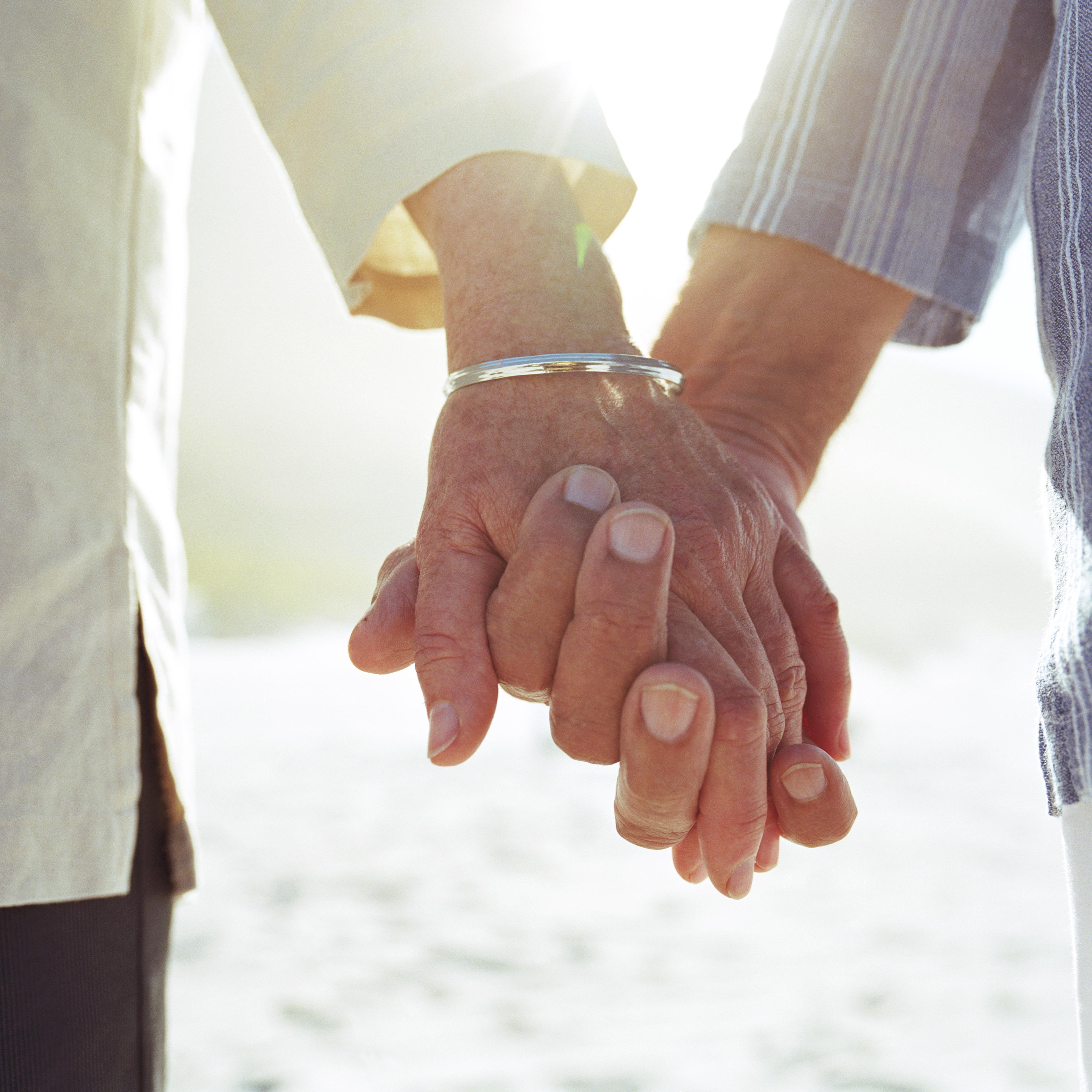 senior-couple-holding-hands
