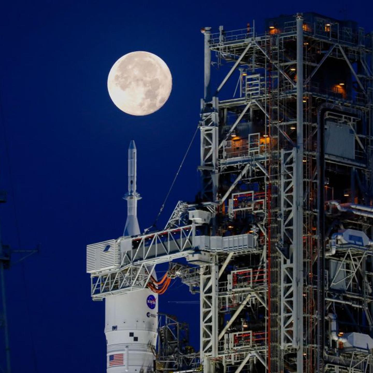 US-SPACE-NASA-ROCKET-MOON