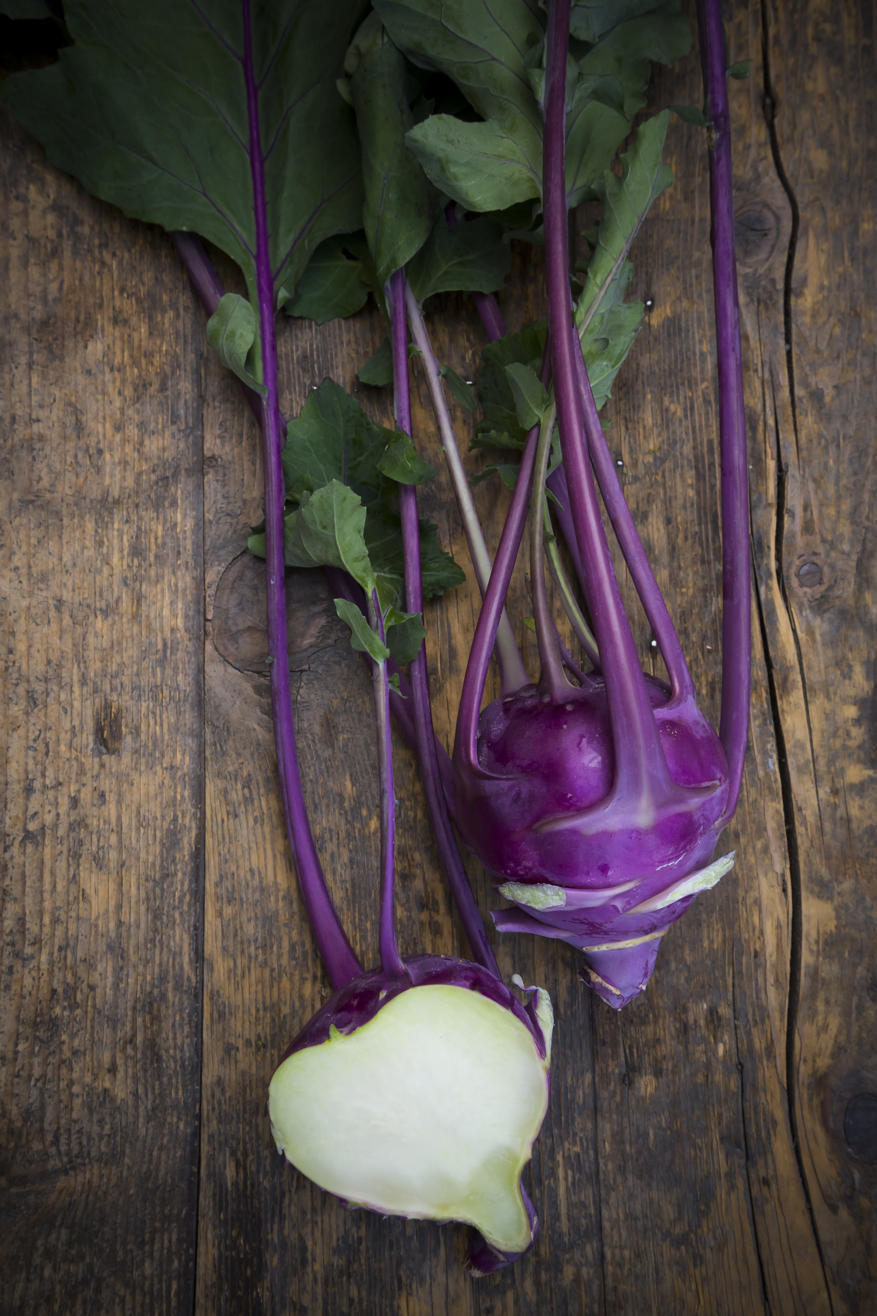 kohlrabi-whole-half