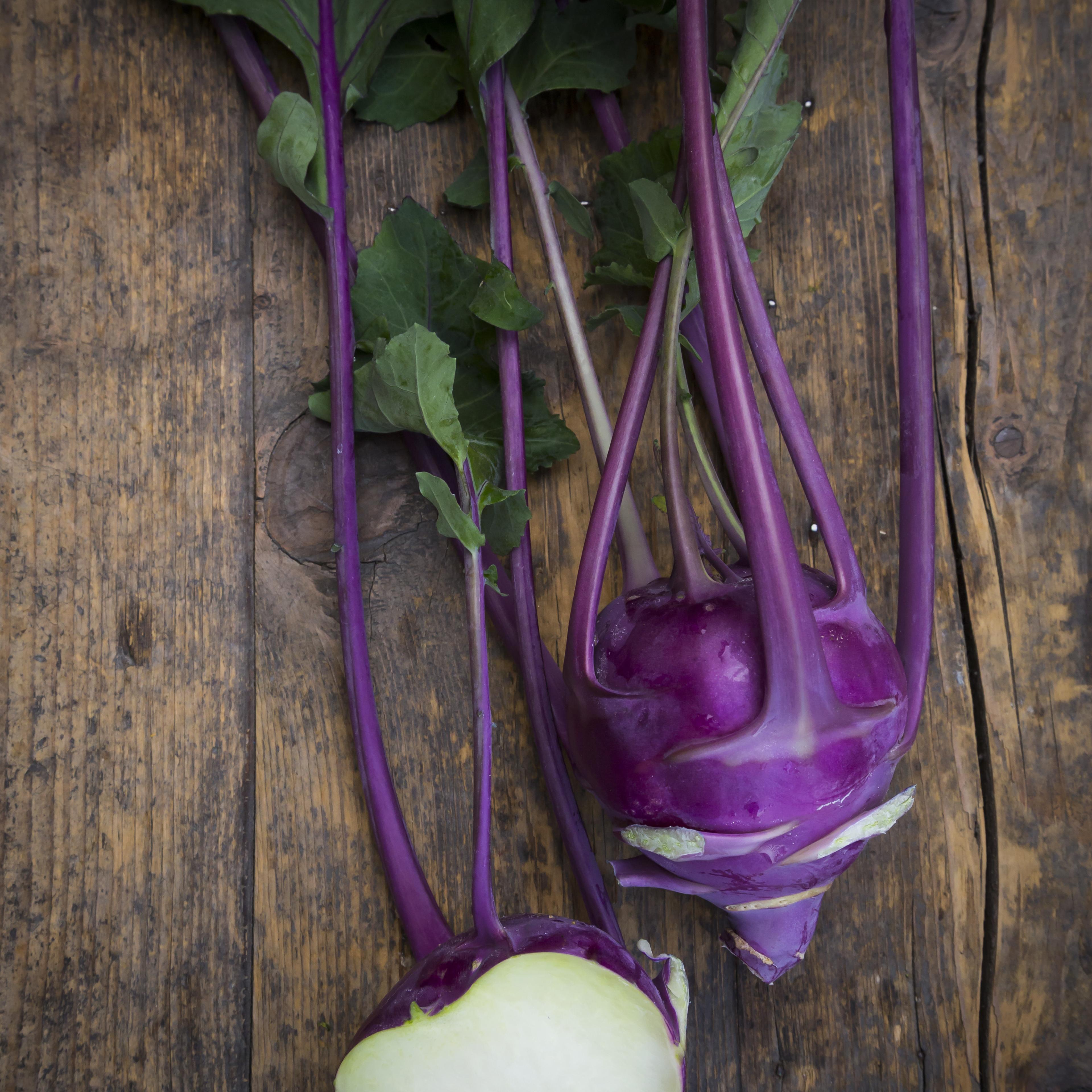 kohlrabi-whole-half