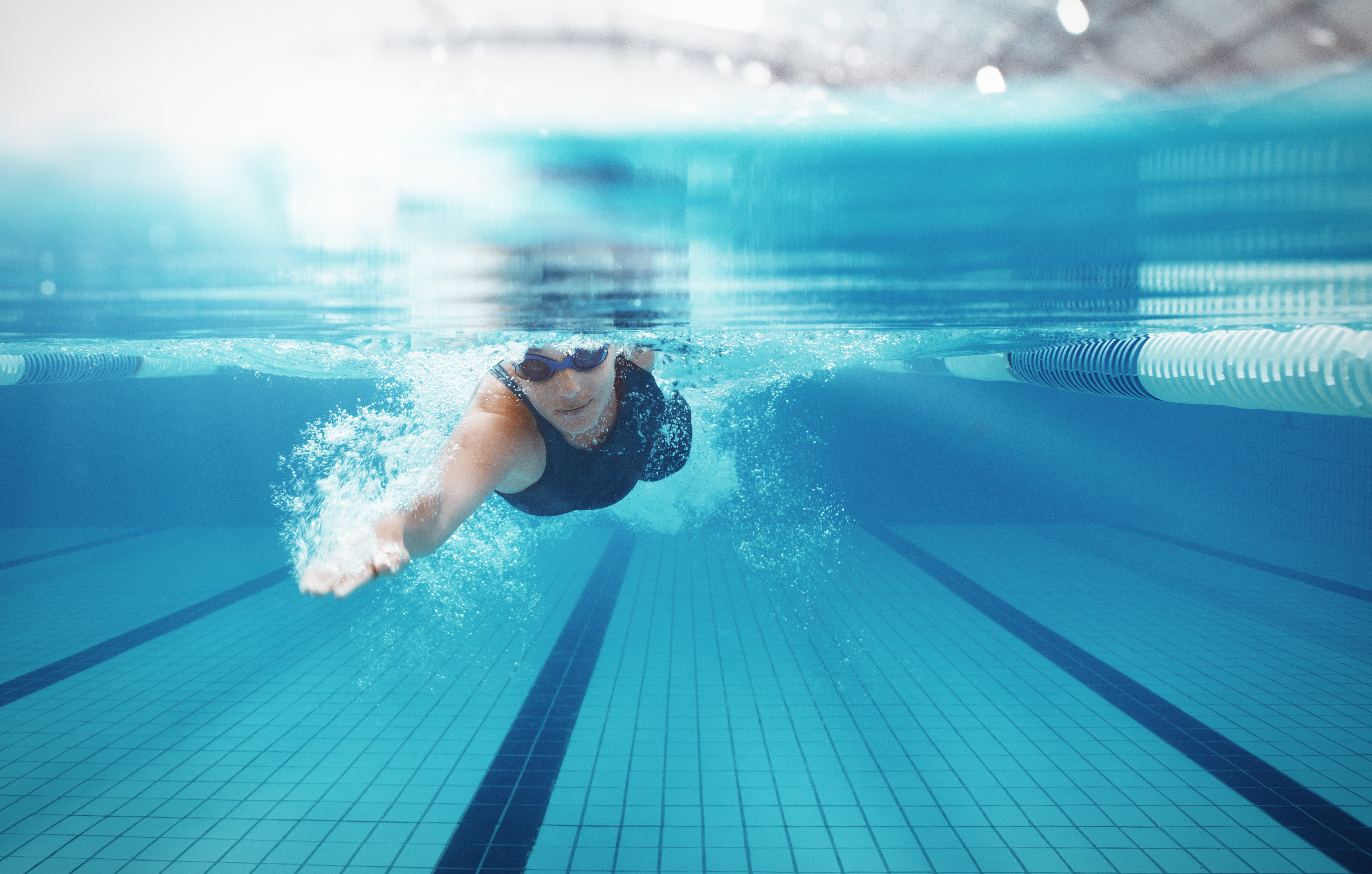 woman-swimming-pool