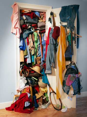 messy-closet
