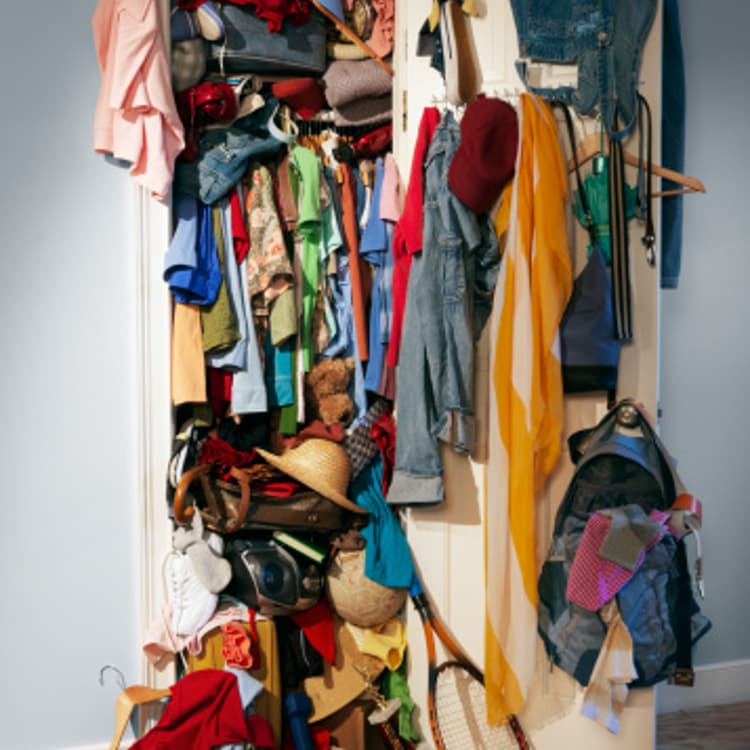 messy-closet