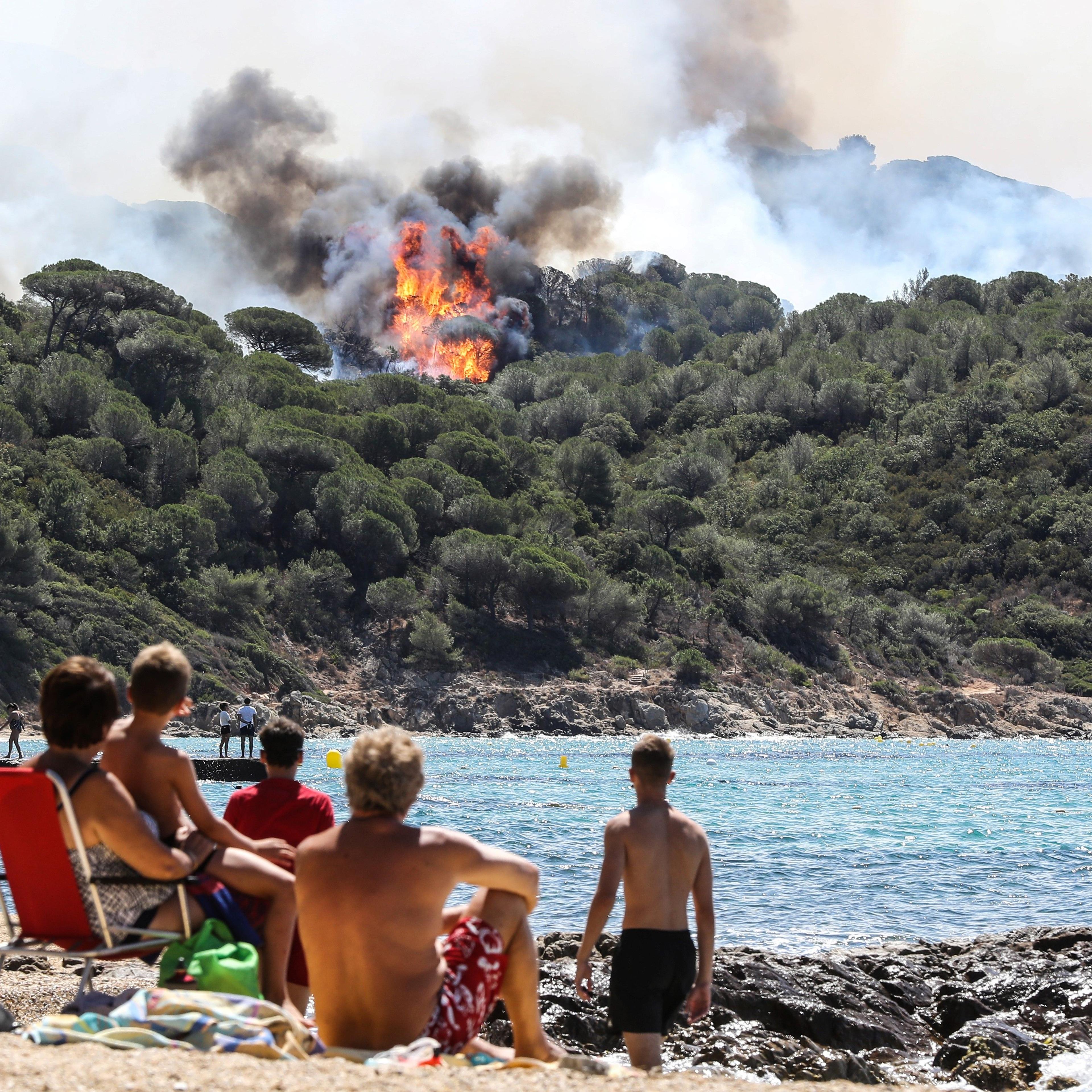 TOPSHOT-FRANCE-FIRE-ENVIRONMENT-WEATHER