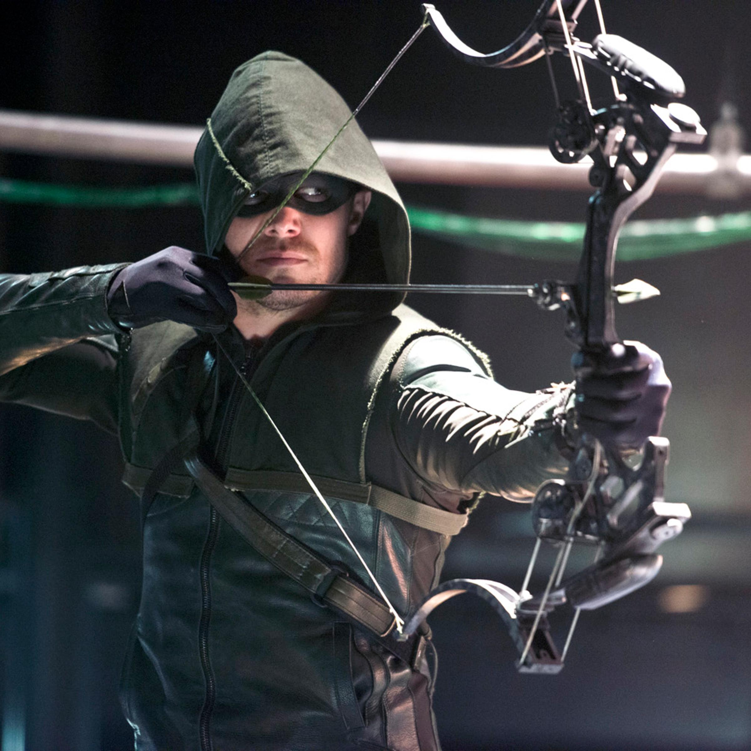 Stephen Amell as The Arrow in "The Man Under the Hood" episode.