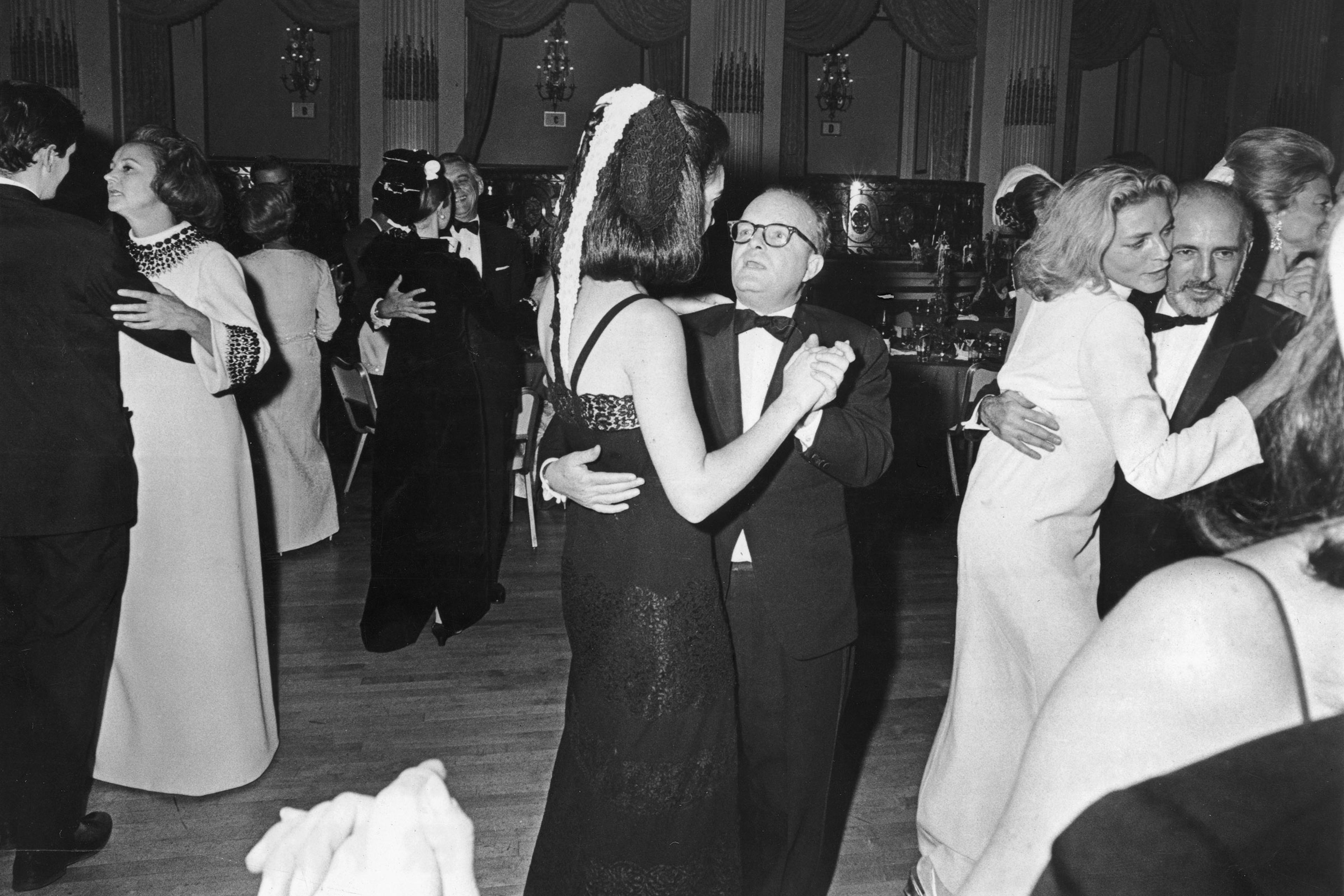 Truman Capote, Wendy Vanderbilt, Katherine Graham, and Lauren Bacall dance at Capote’s Black and White Ball