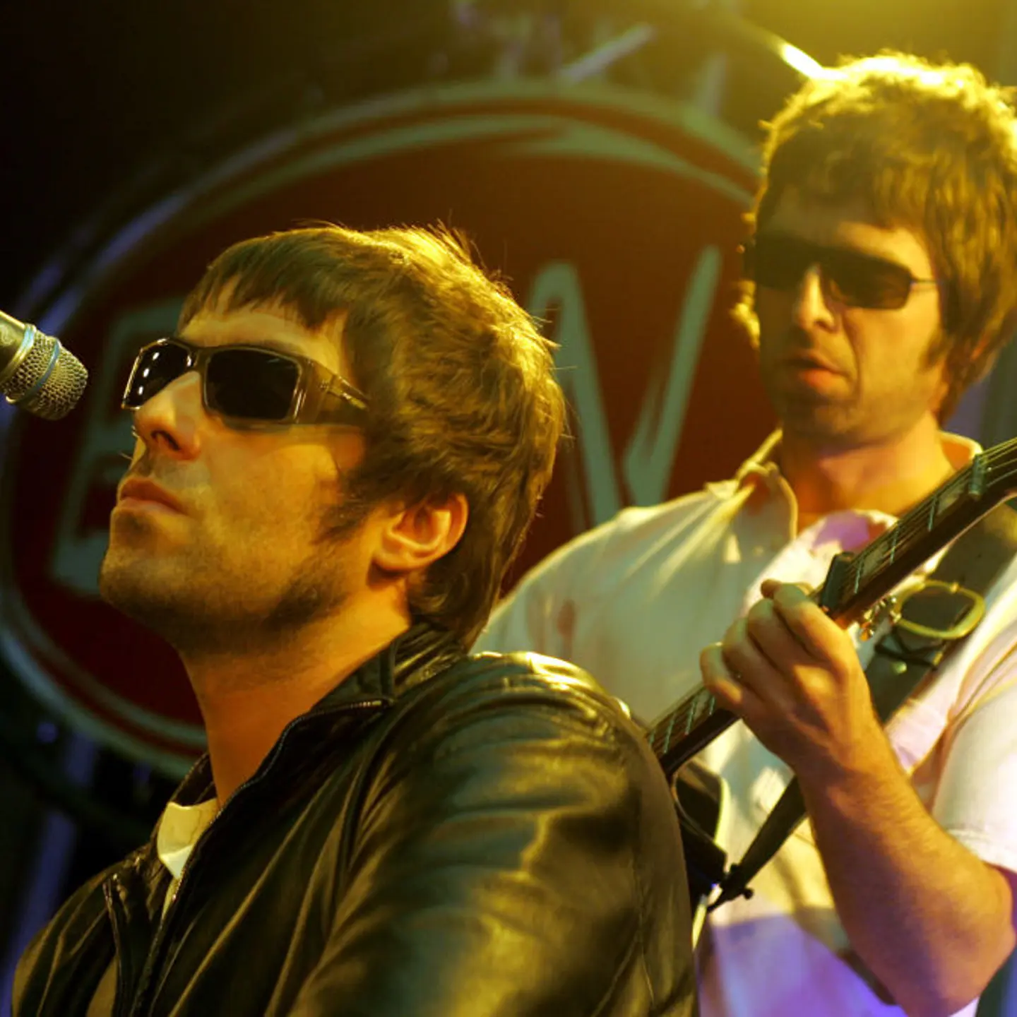 Photo of Noel GALLAGHER and Liam GALLAGHER and OASIS