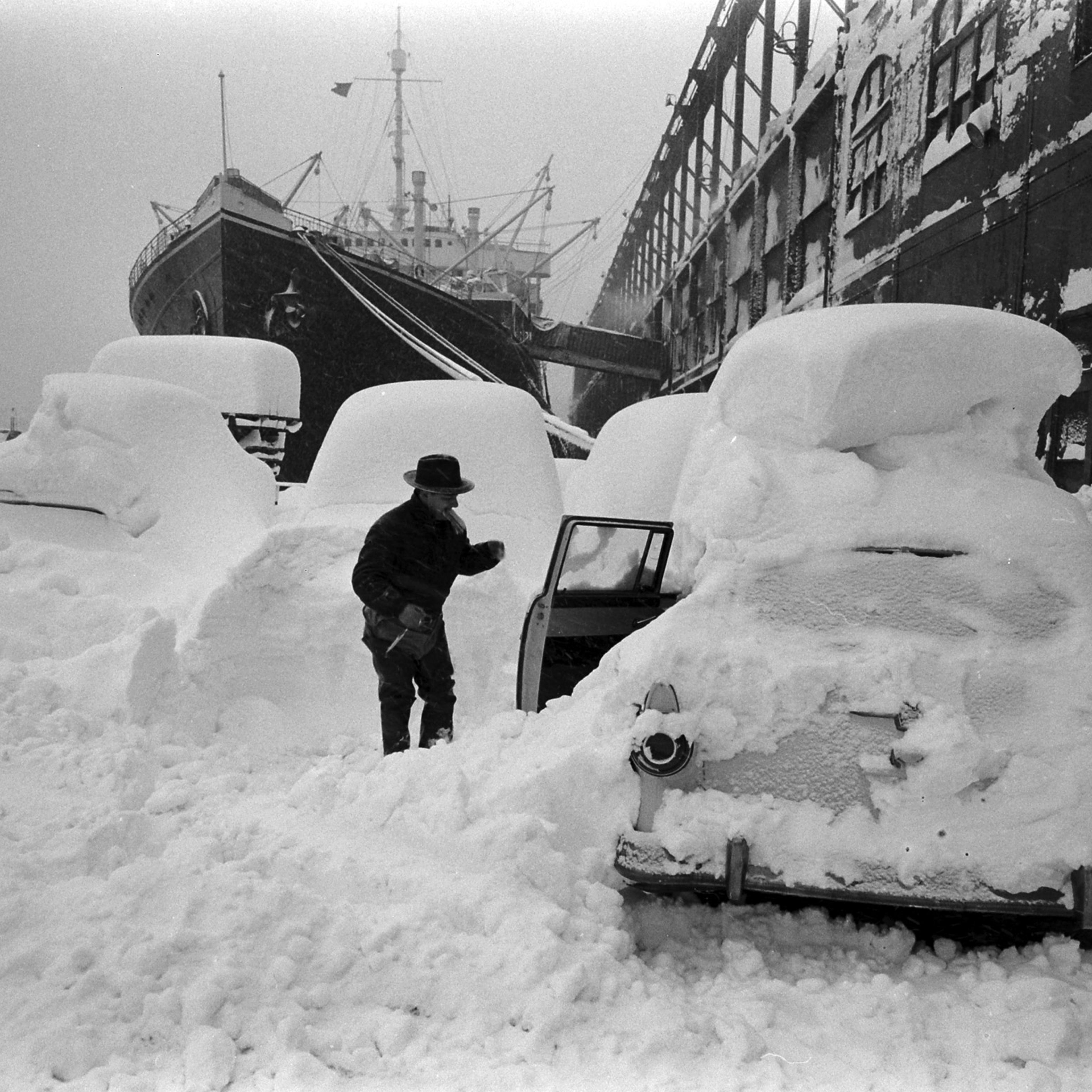 Blizzard in New York City, Mar. 18-19, 1956.
