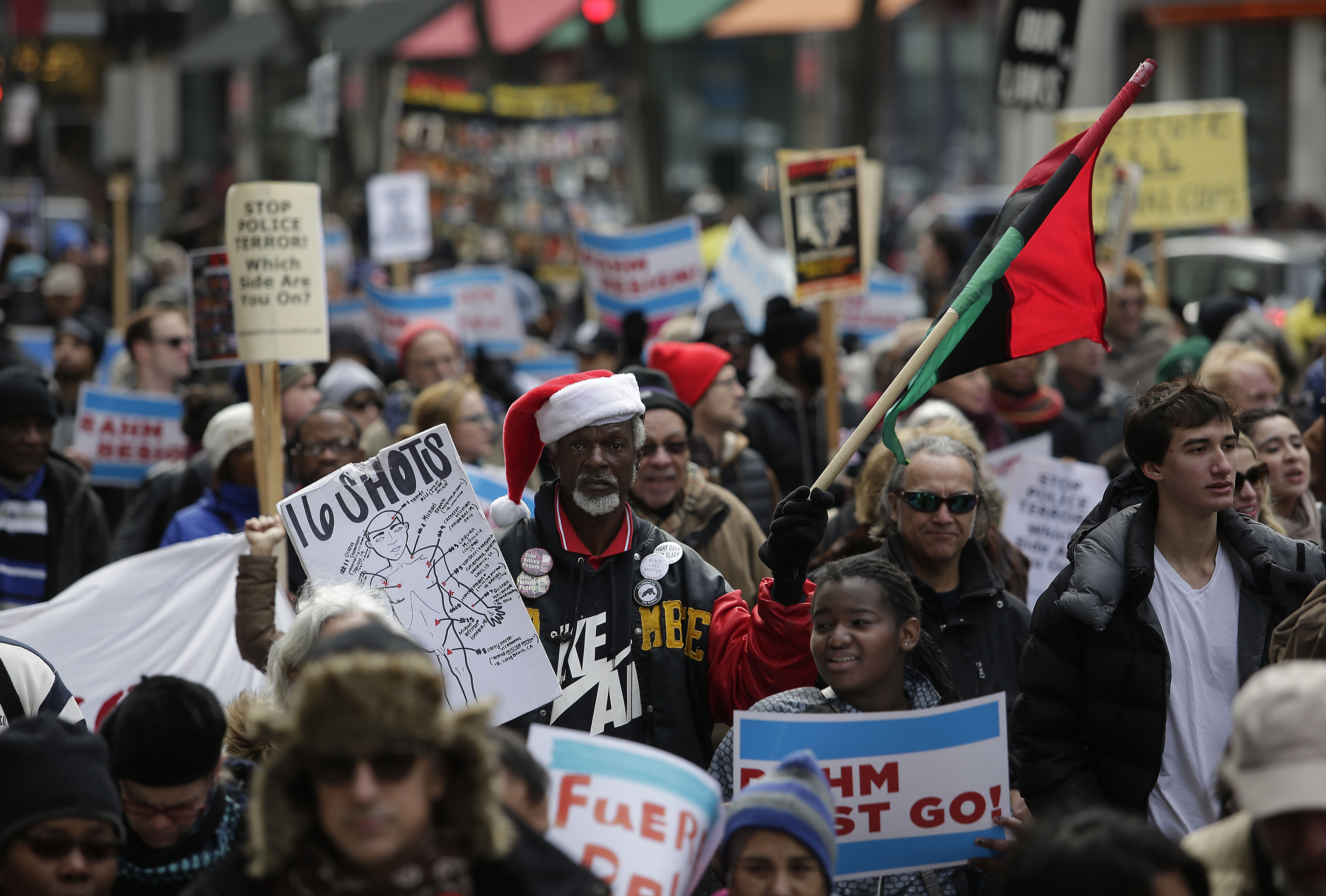 Chicago Protesters Attempt To Disrupt Last Minute Holiday Shopping