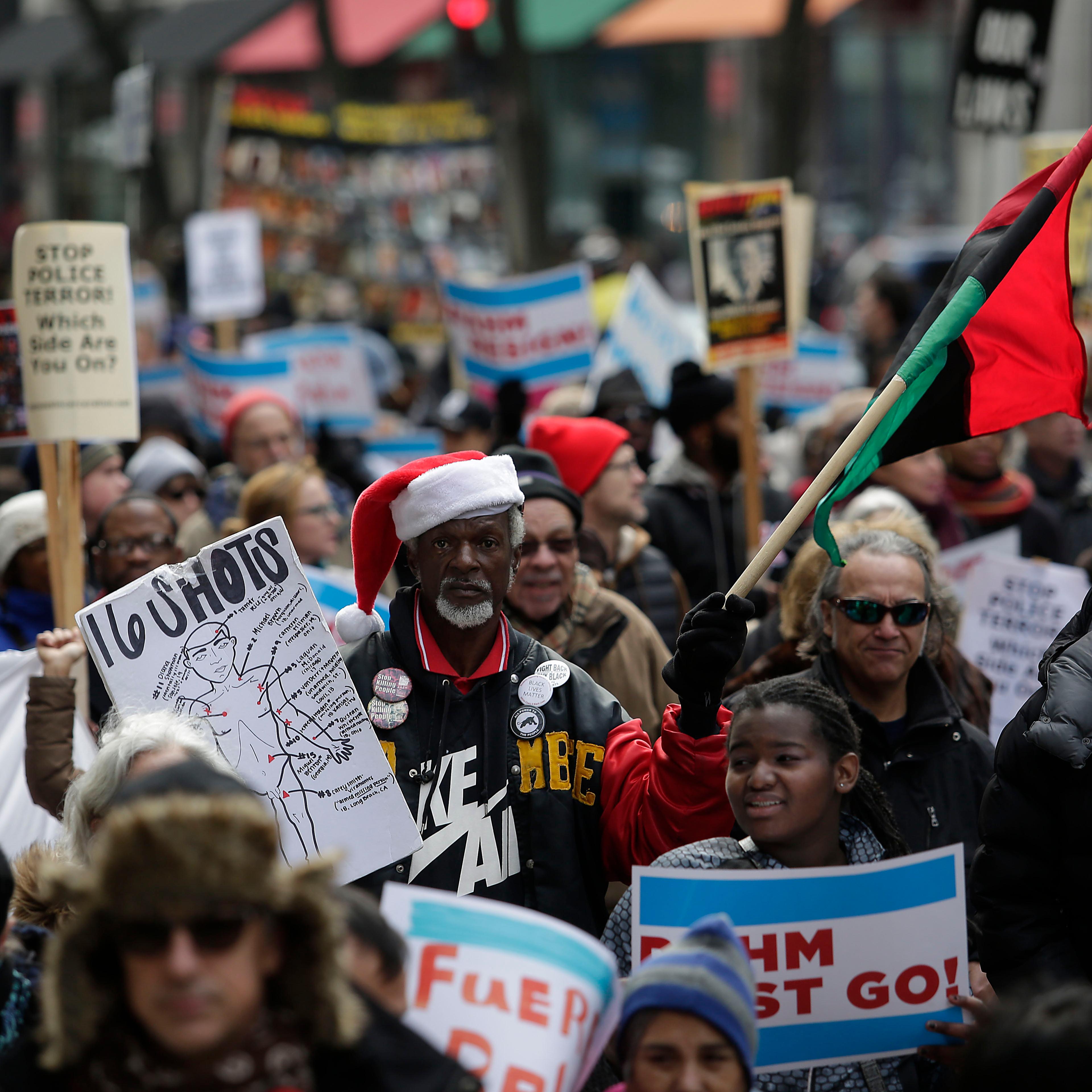 Chicago Protesters Attempt To Disrupt Last Minute Holiday Shopping