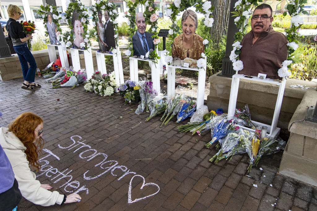 US-NEWS-ILL-PARADE-SHOOTING-FUNERALS-TB