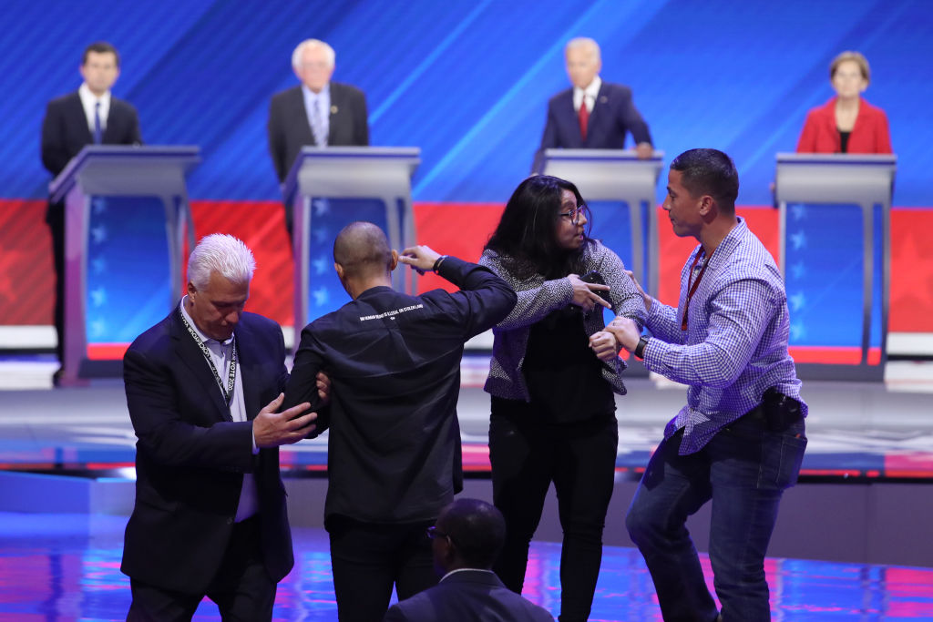 protesters-at democratic debate daca