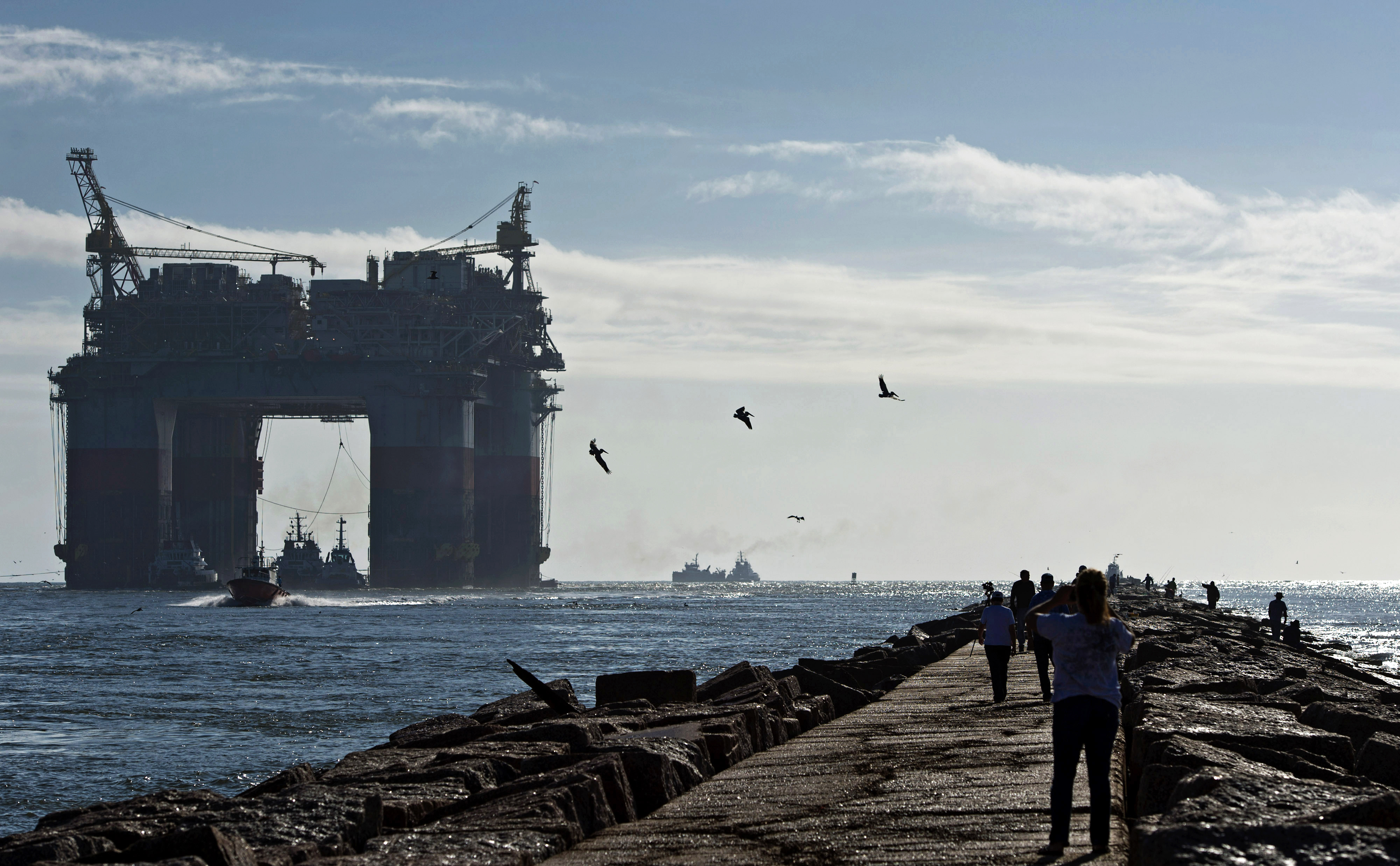 Chevron's Jack/St. Malo Oil Platform Departs From Kiewit Offshore
