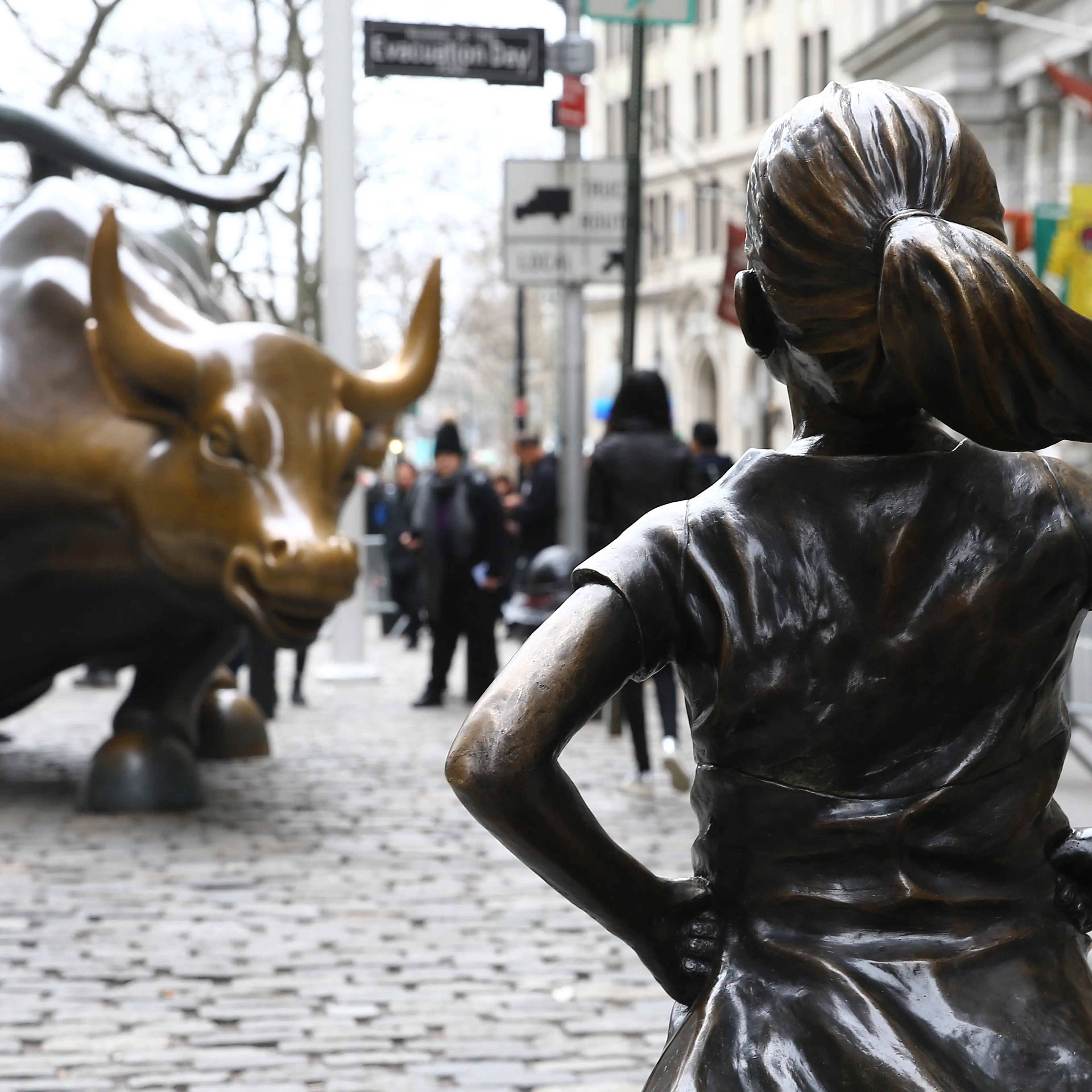 'Fearless Girl' statue face off Wall Street Bull in New York