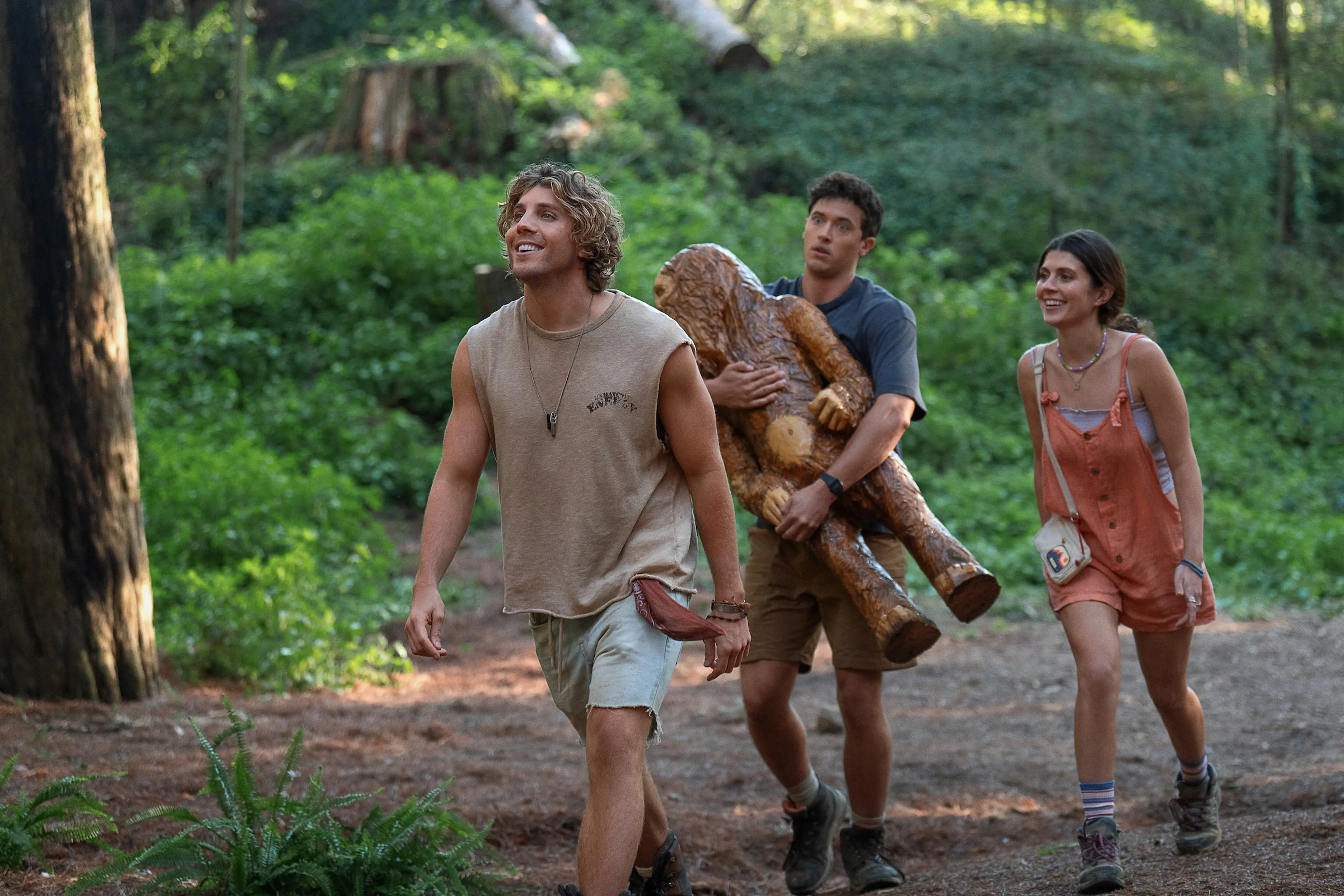 People We Meet on Vacation. (L-R) Lukas Gage as Buck, Tom Blyth as Alex and Emily Bader as Poppy in People We Meet on Vacation. Cr. Daniel Escale/Netflix © 2025