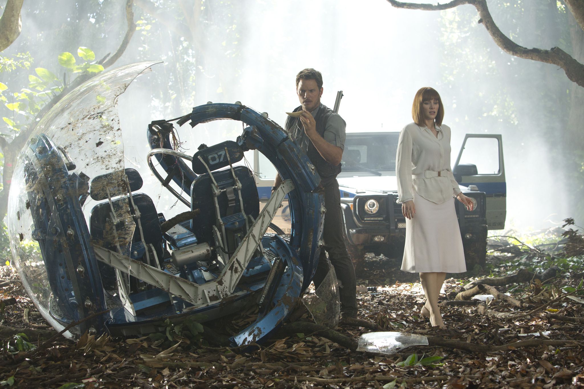 Chris Pratt and Bryce Dallas Howard in Jurassic World.
