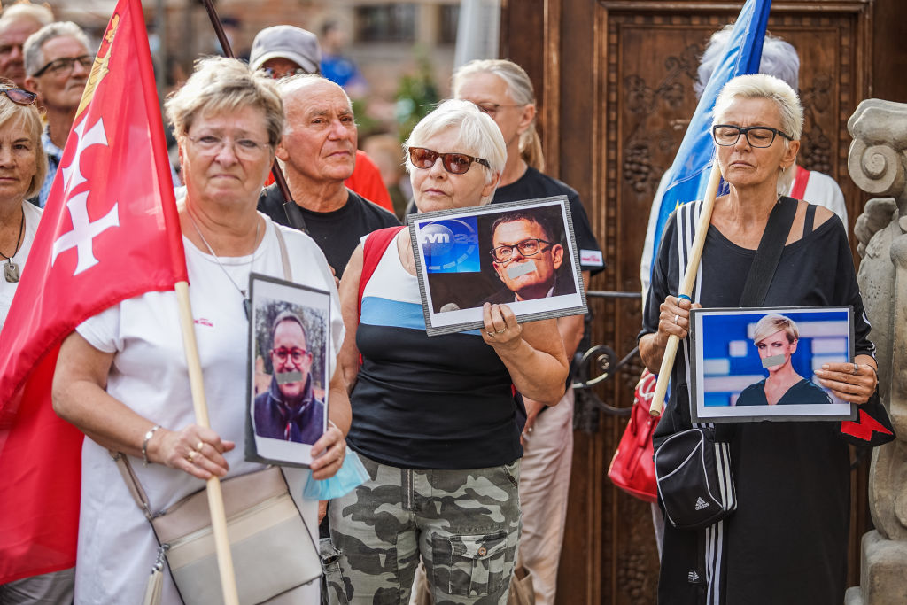 protesters-poland-tvn