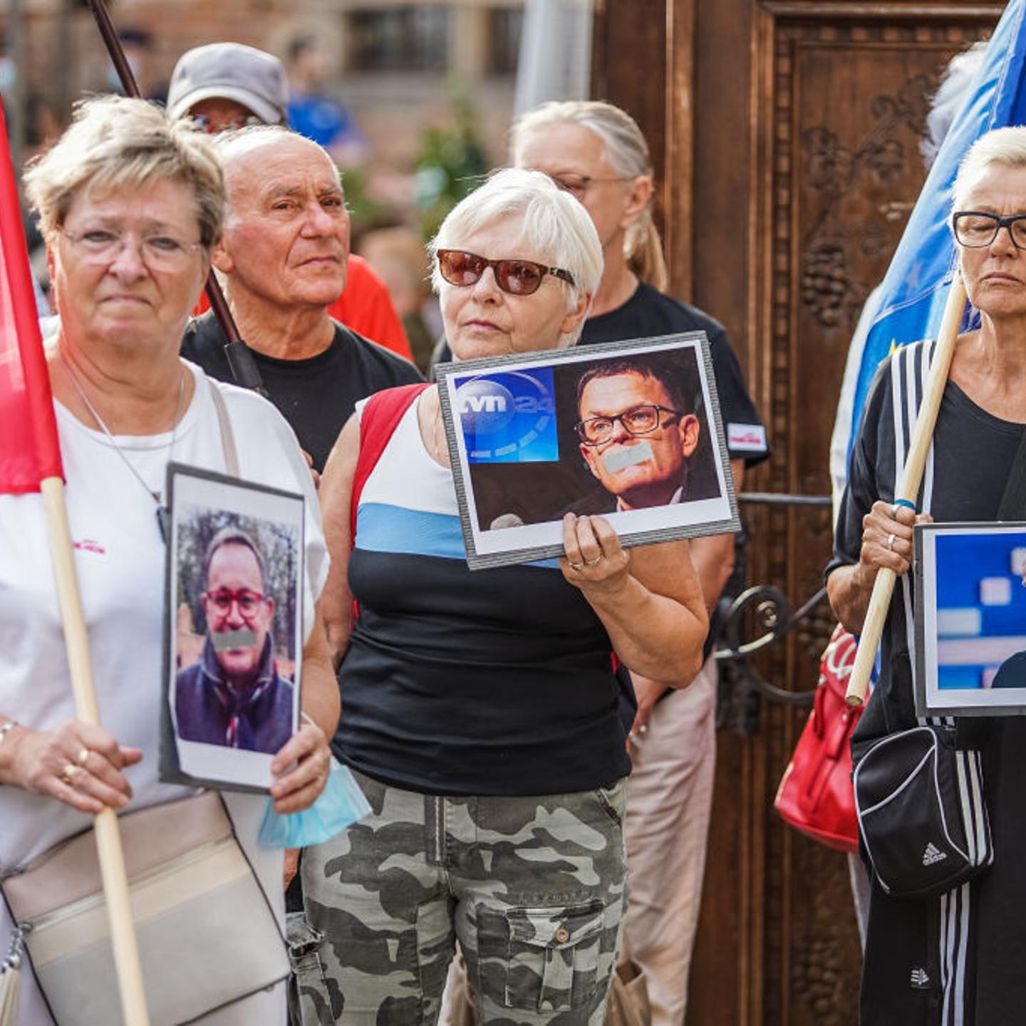 protesters-poland-tvn