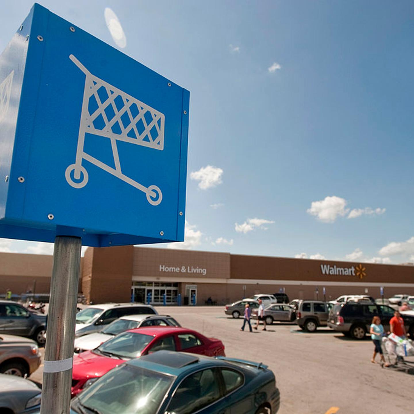 Wal-Mart Reclaims Top Spot From Exxon Mobil on Fortune 500 List