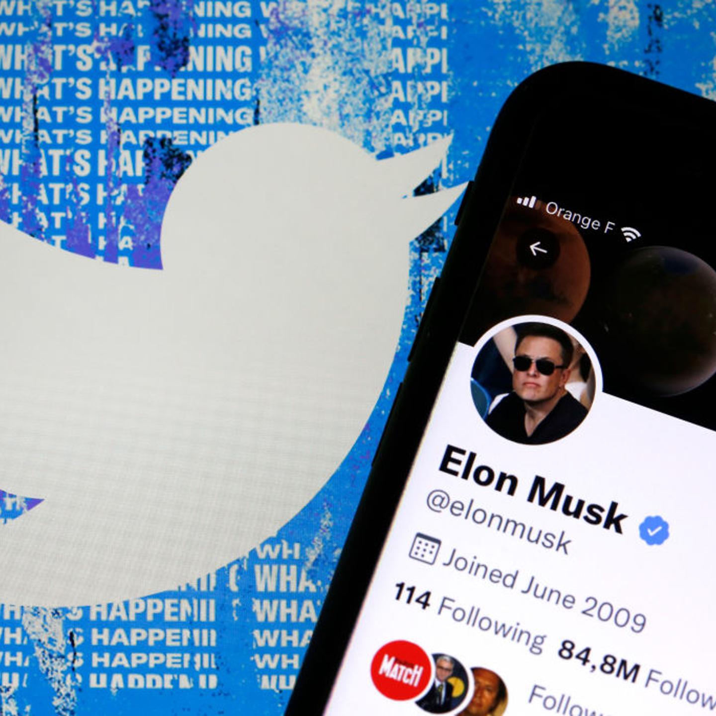 Elon Musk Buys Social Network Twitter