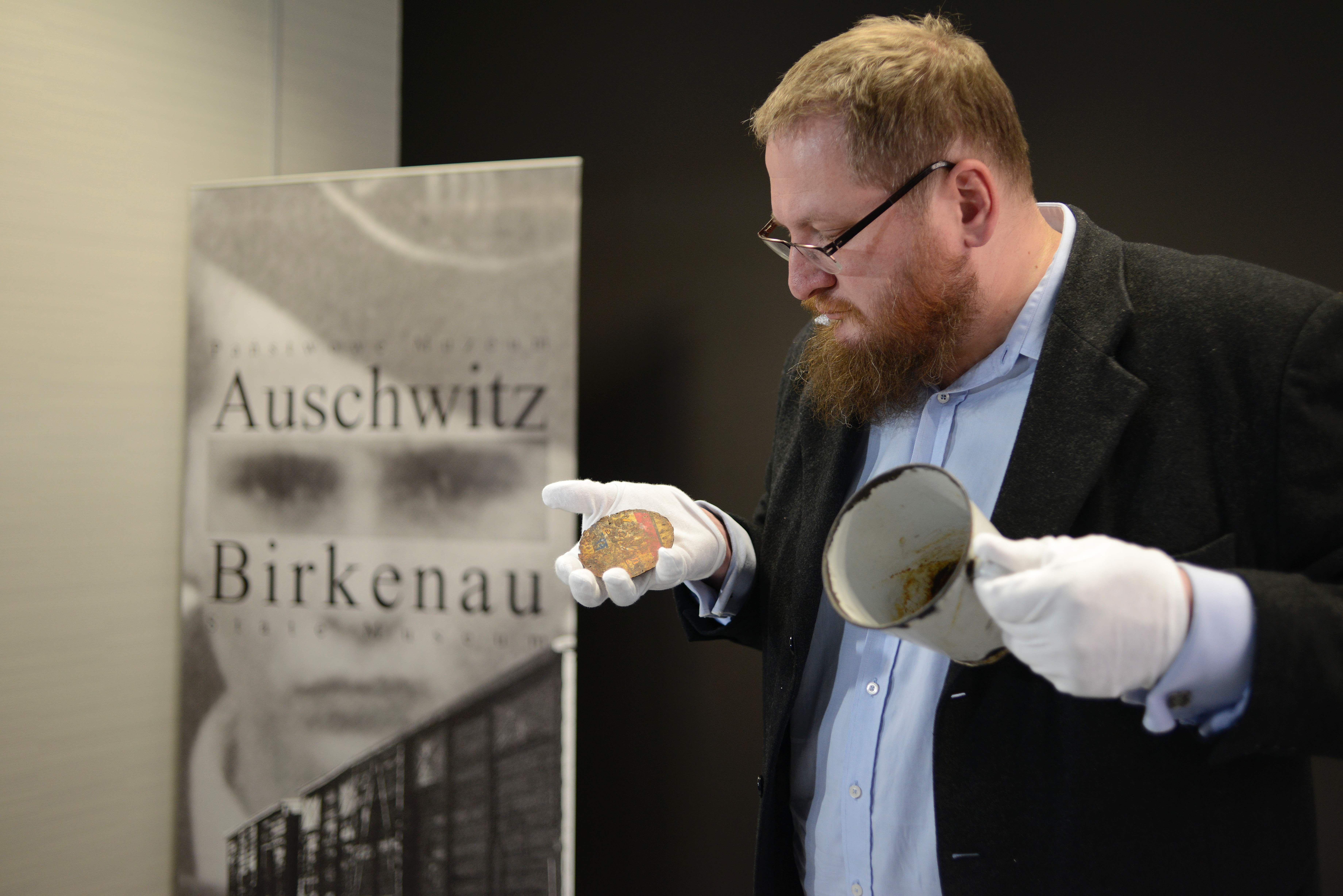 Auschwitz jewelry mug