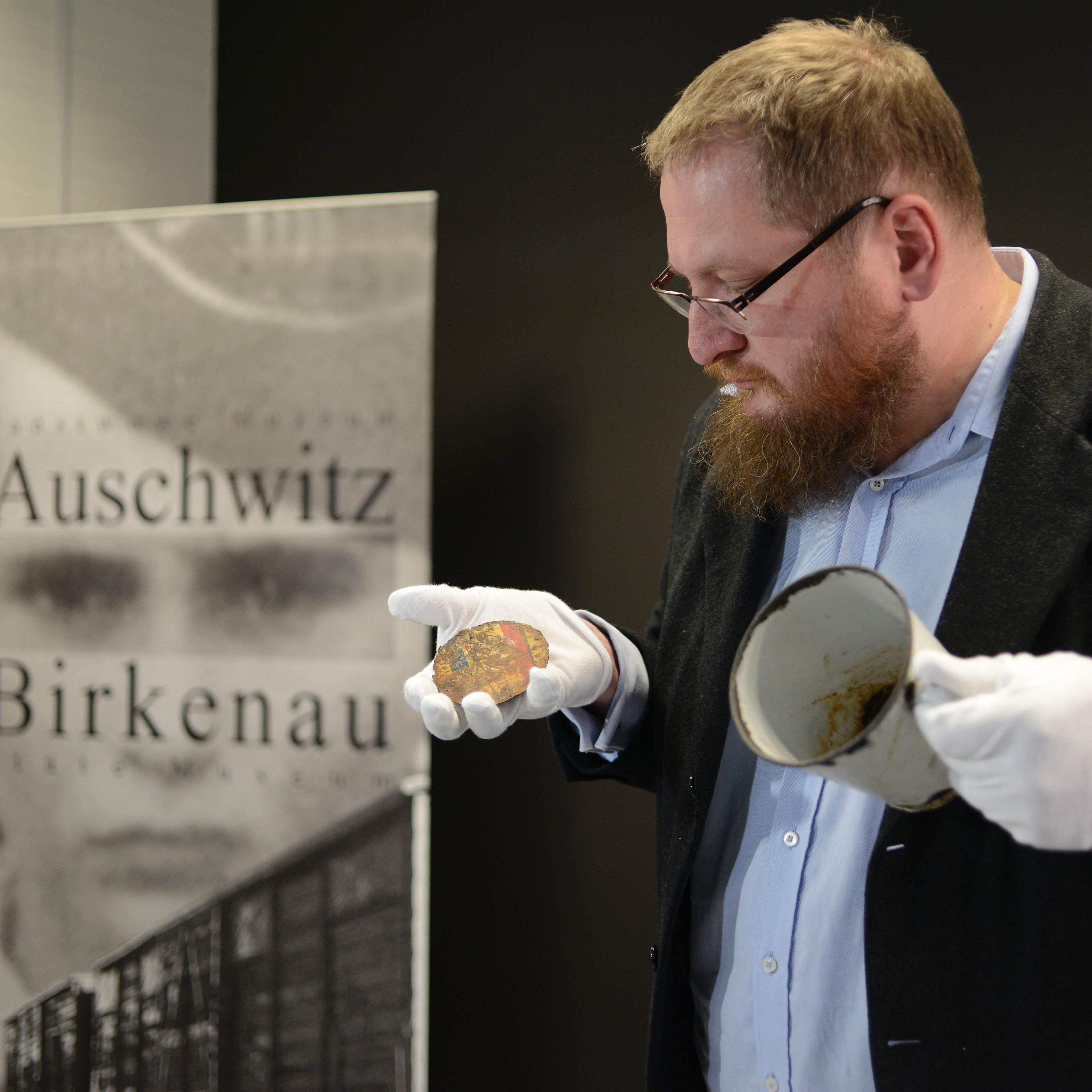 Auschwitz jewelry mug