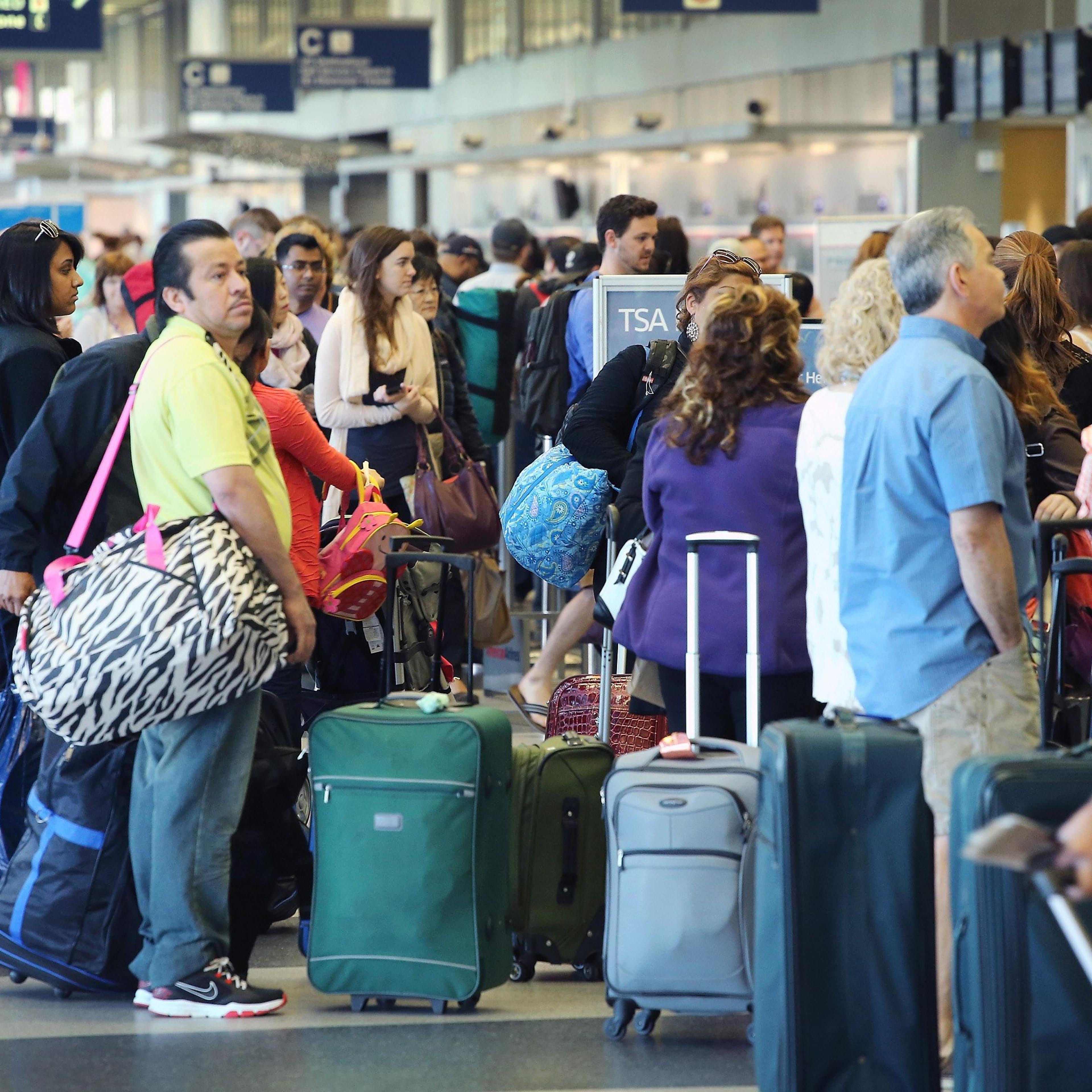 U.S. Skies and Roads Busy Ahead Of Memorial Day Weekend