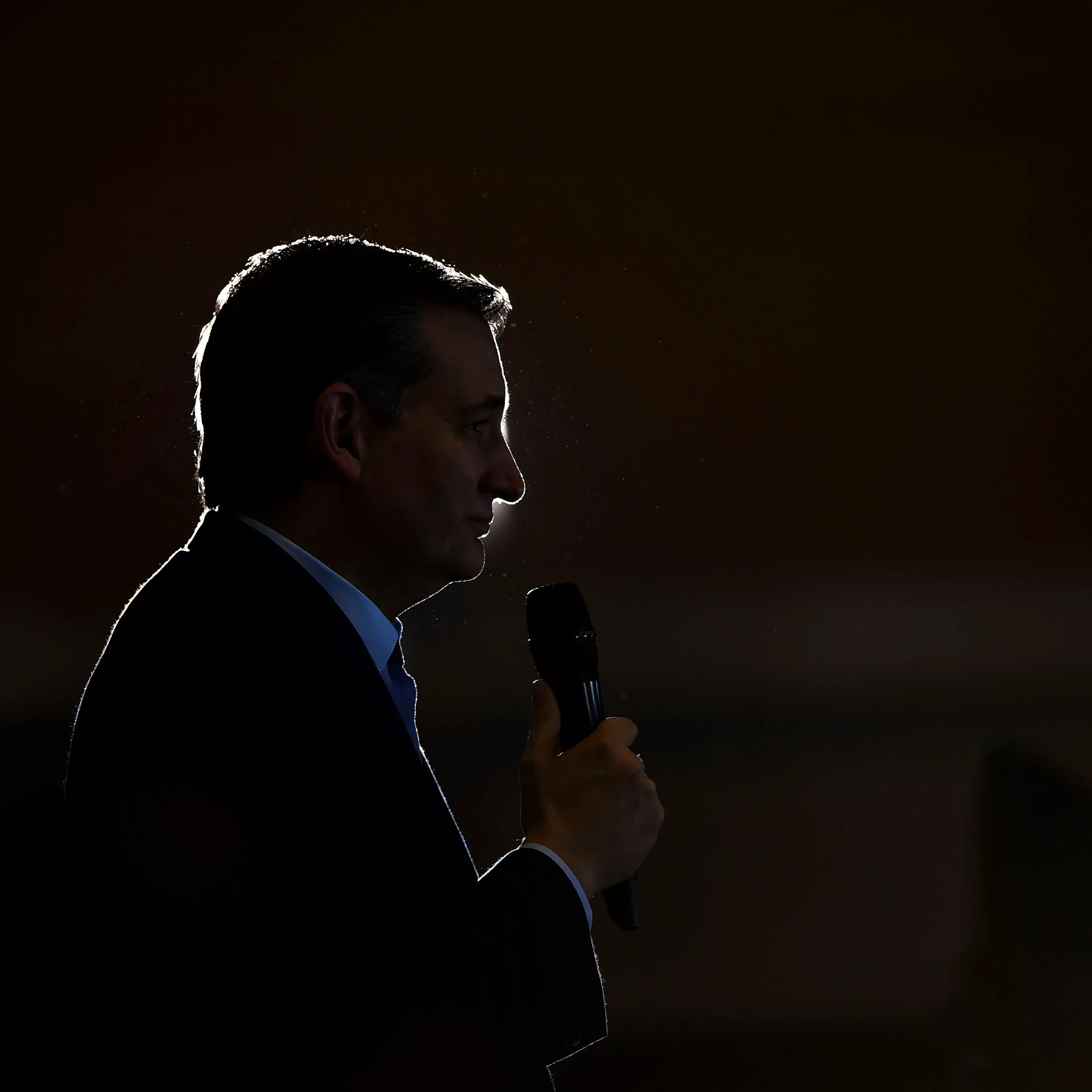 FORT WAYNE, IN - APRIL 28: Republican presidential candidate Se