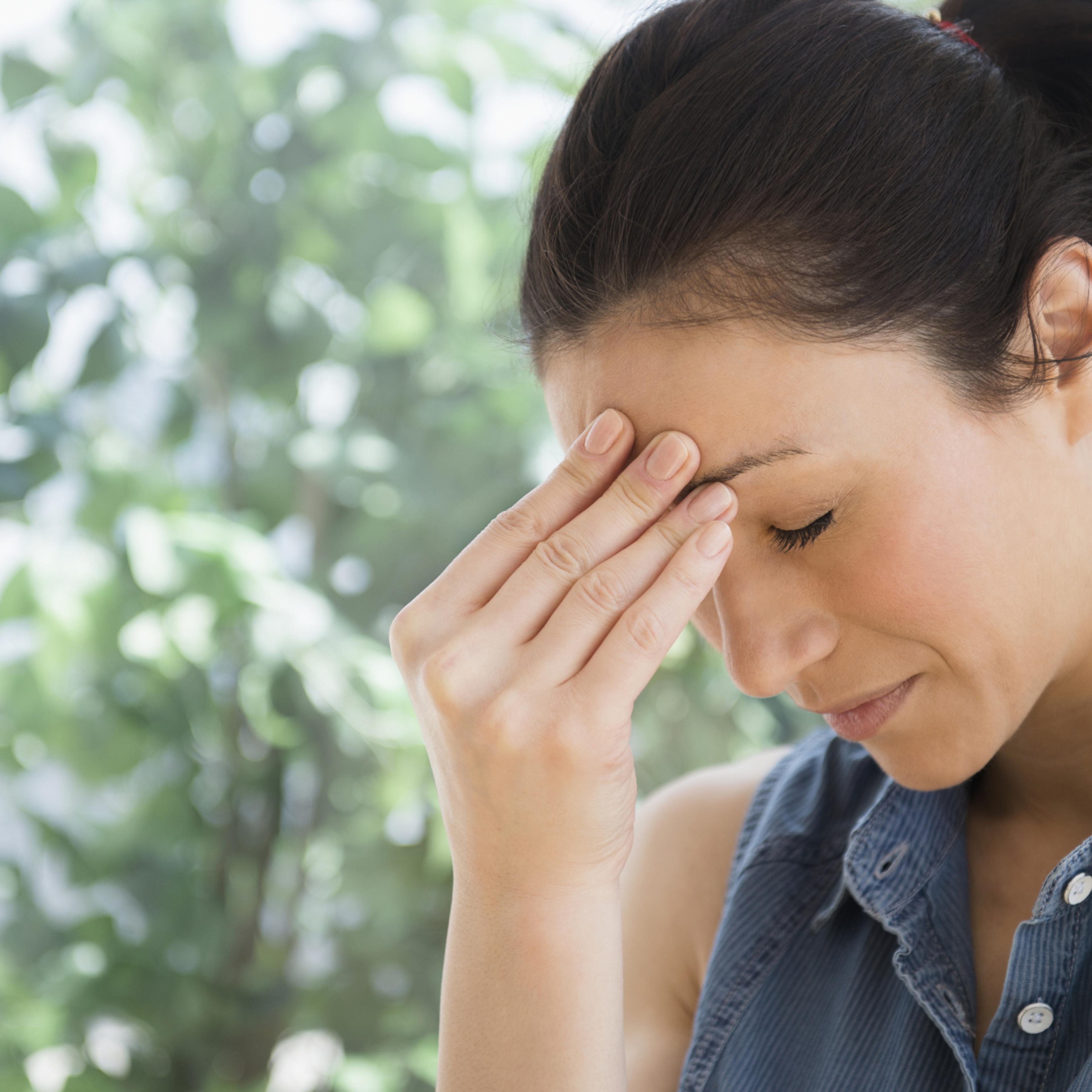 woman-headache-migraine