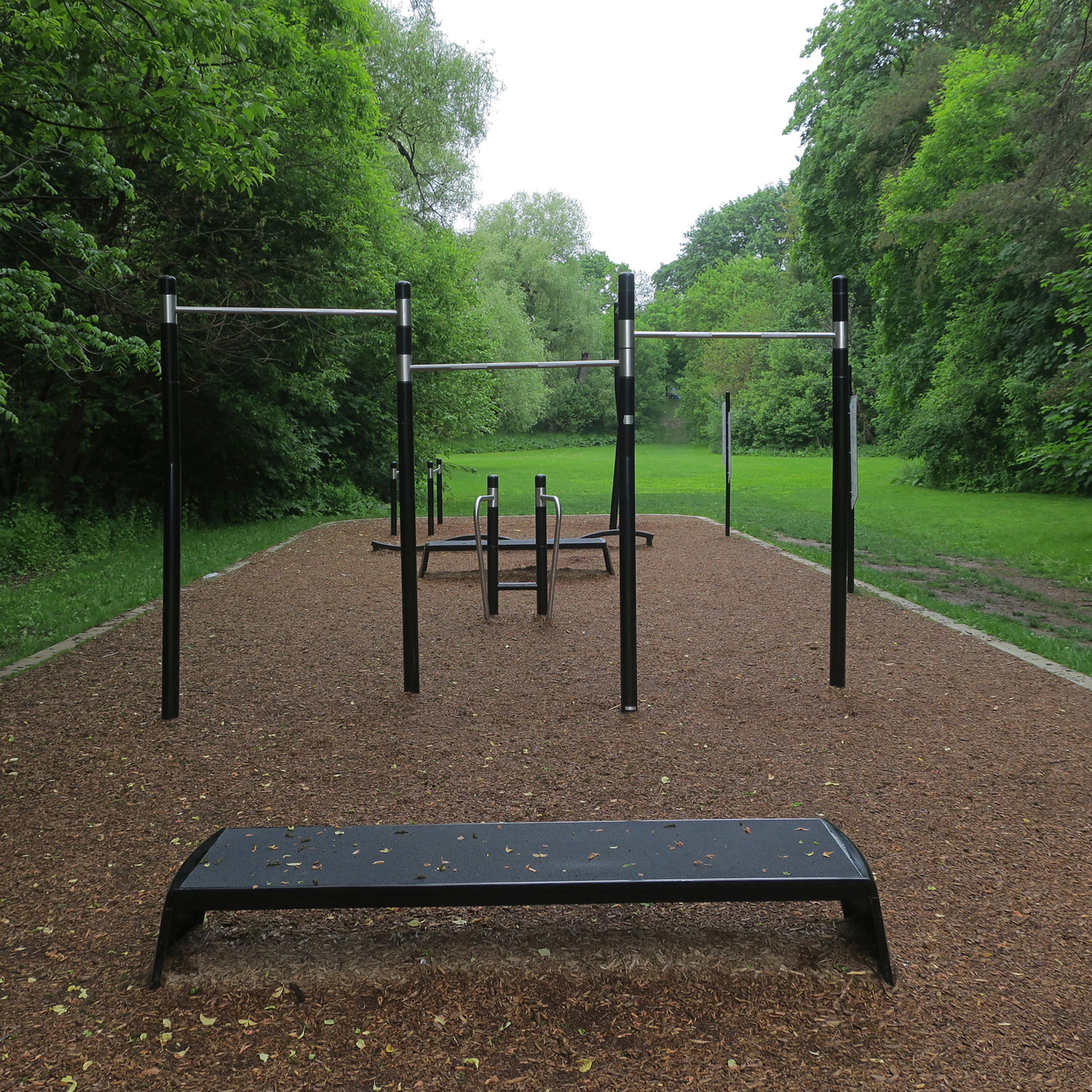 park-workout-in-shade