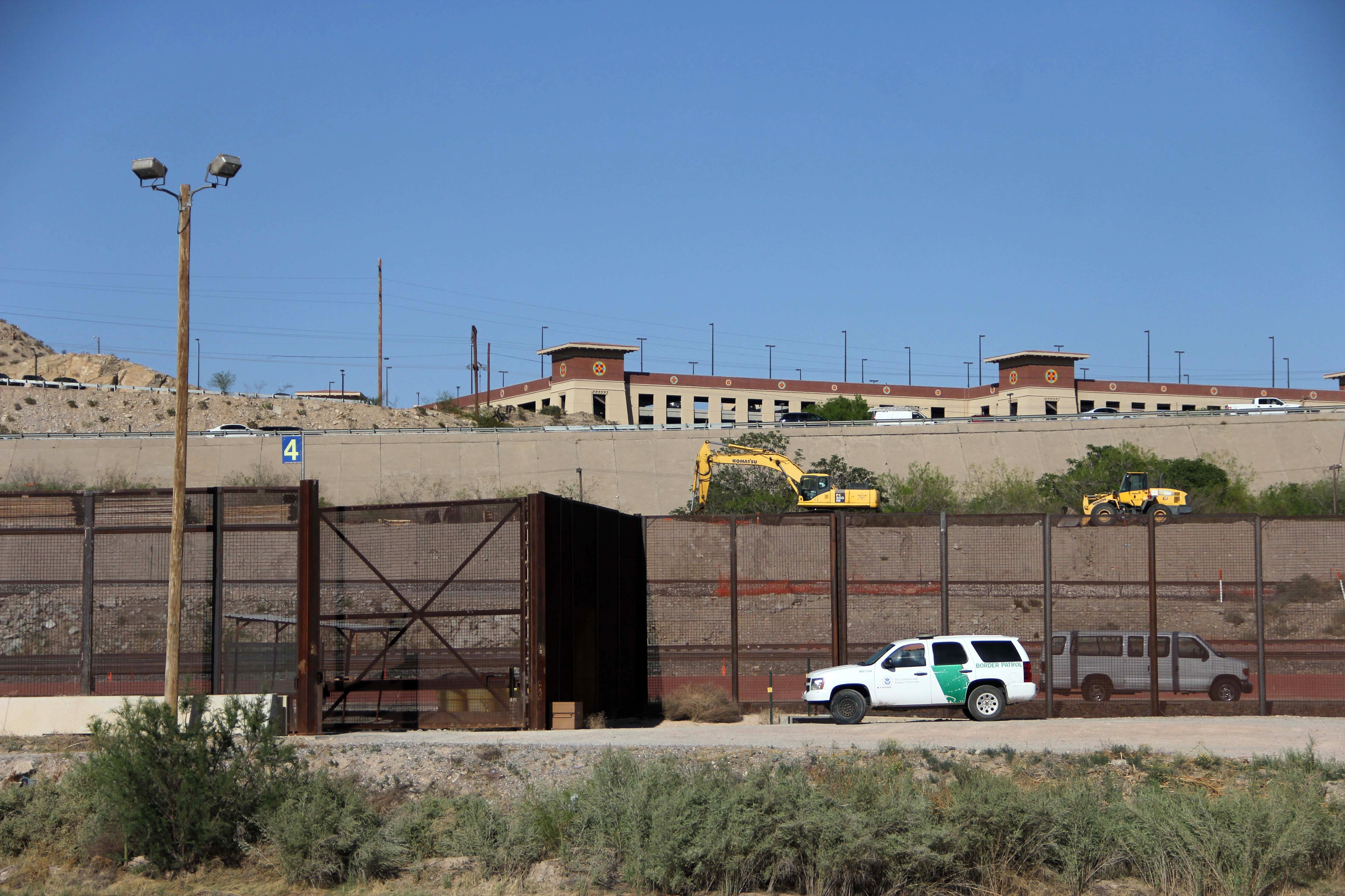 Texas plans to deploy National Guard troops to the U.S.-Mexico border