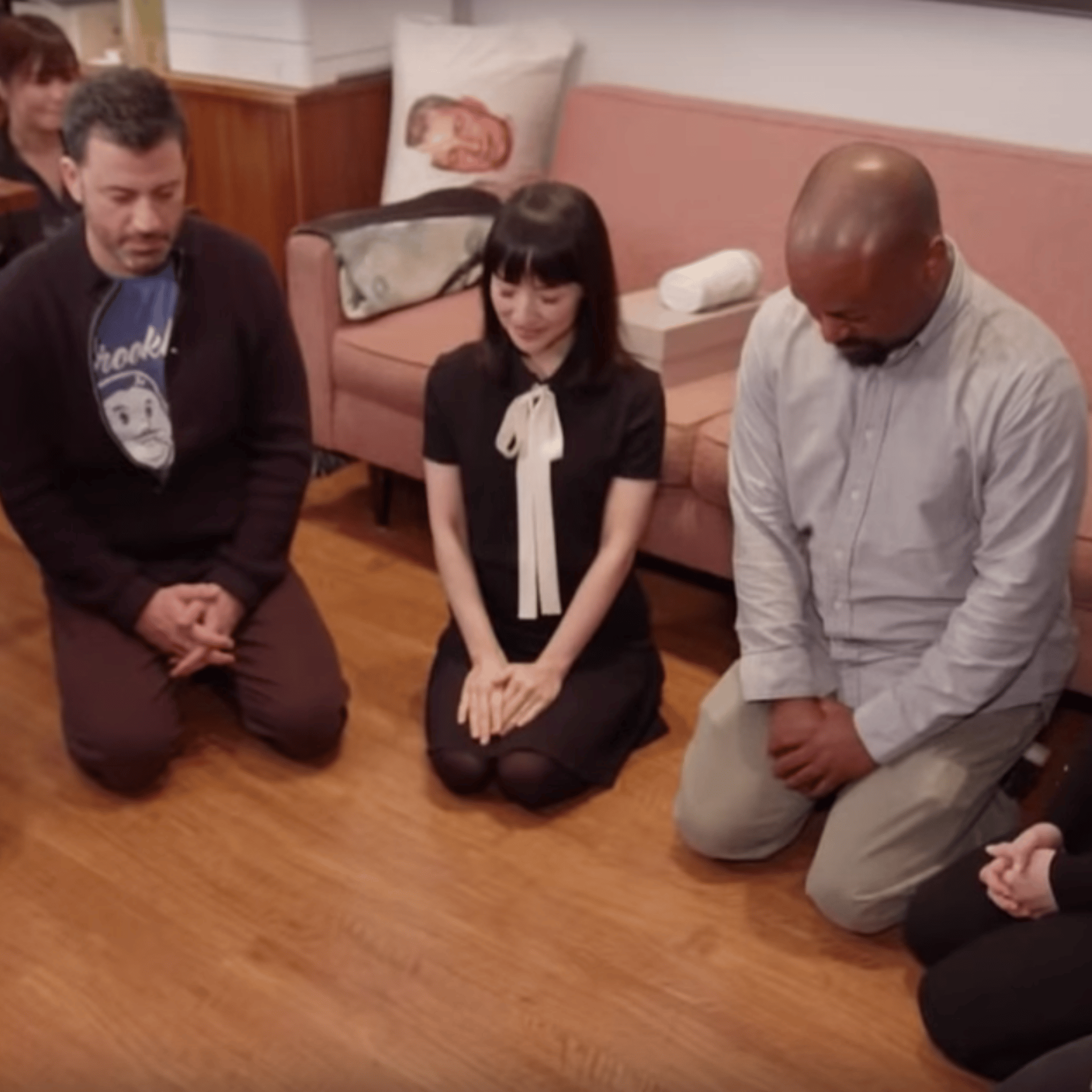 Jimmy Kimmel and Marie Kondo sit in prayer