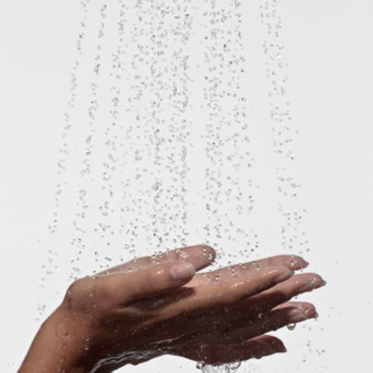 holding-hands-under-shower