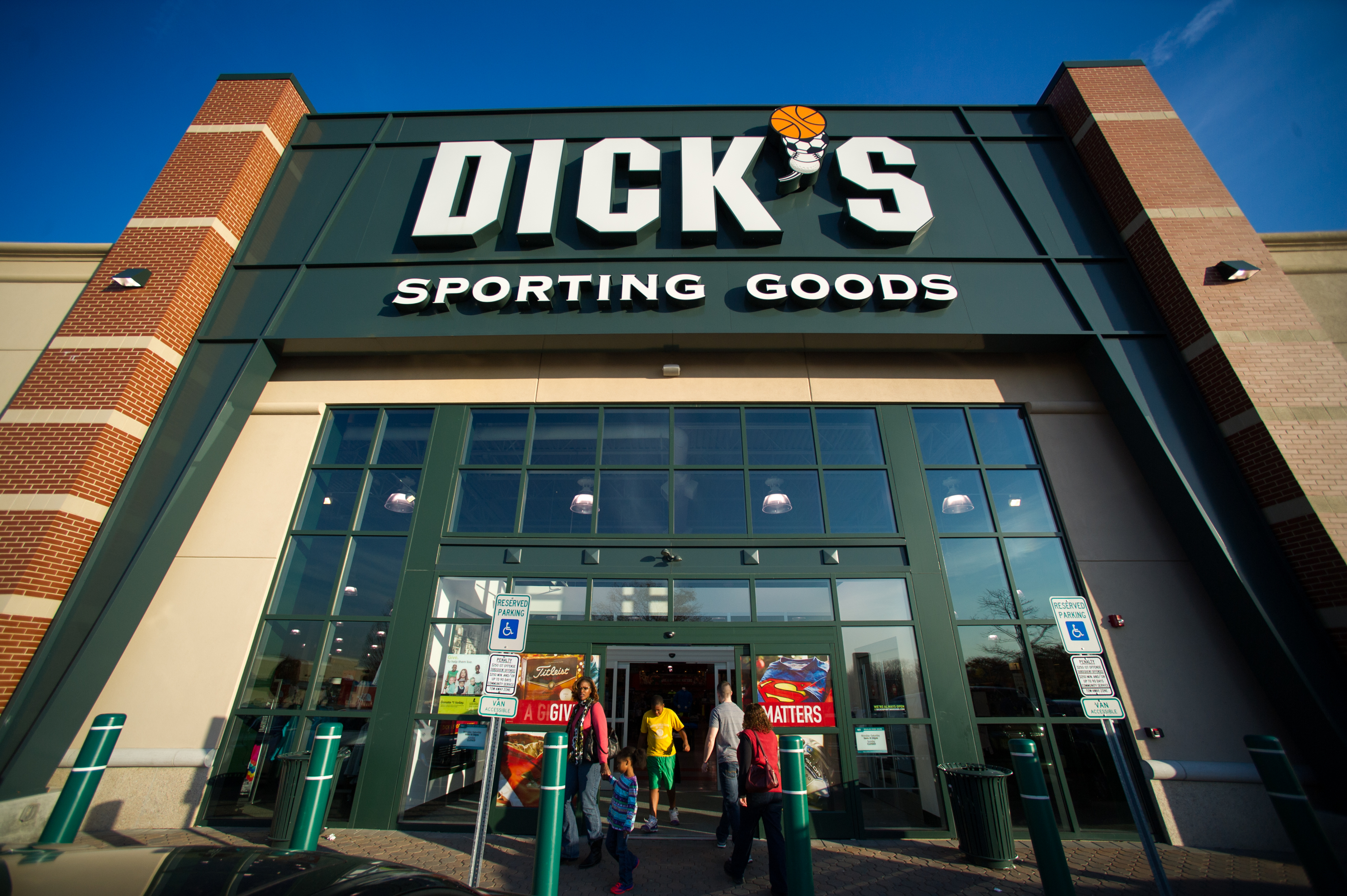 A Dick's Sporting Goods Store Ahead Of Earnings Figures