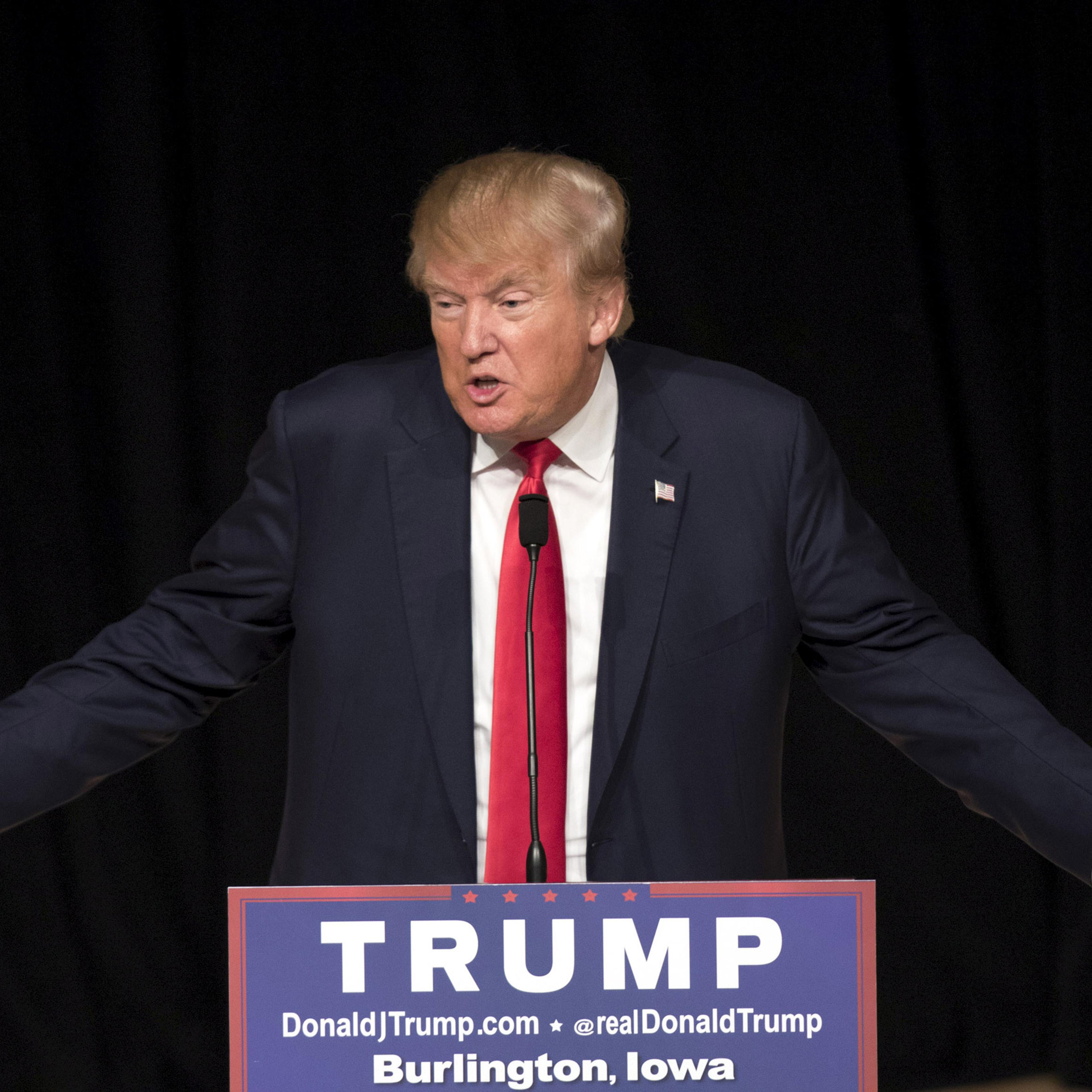 Republican presidential candidate Donald Trump speaks during a campaign rally at Burlington Memorial Auditorium in Burlington, Iowa, October 21, 2015. REUTERS/Scott Morgan - RTS5JYH